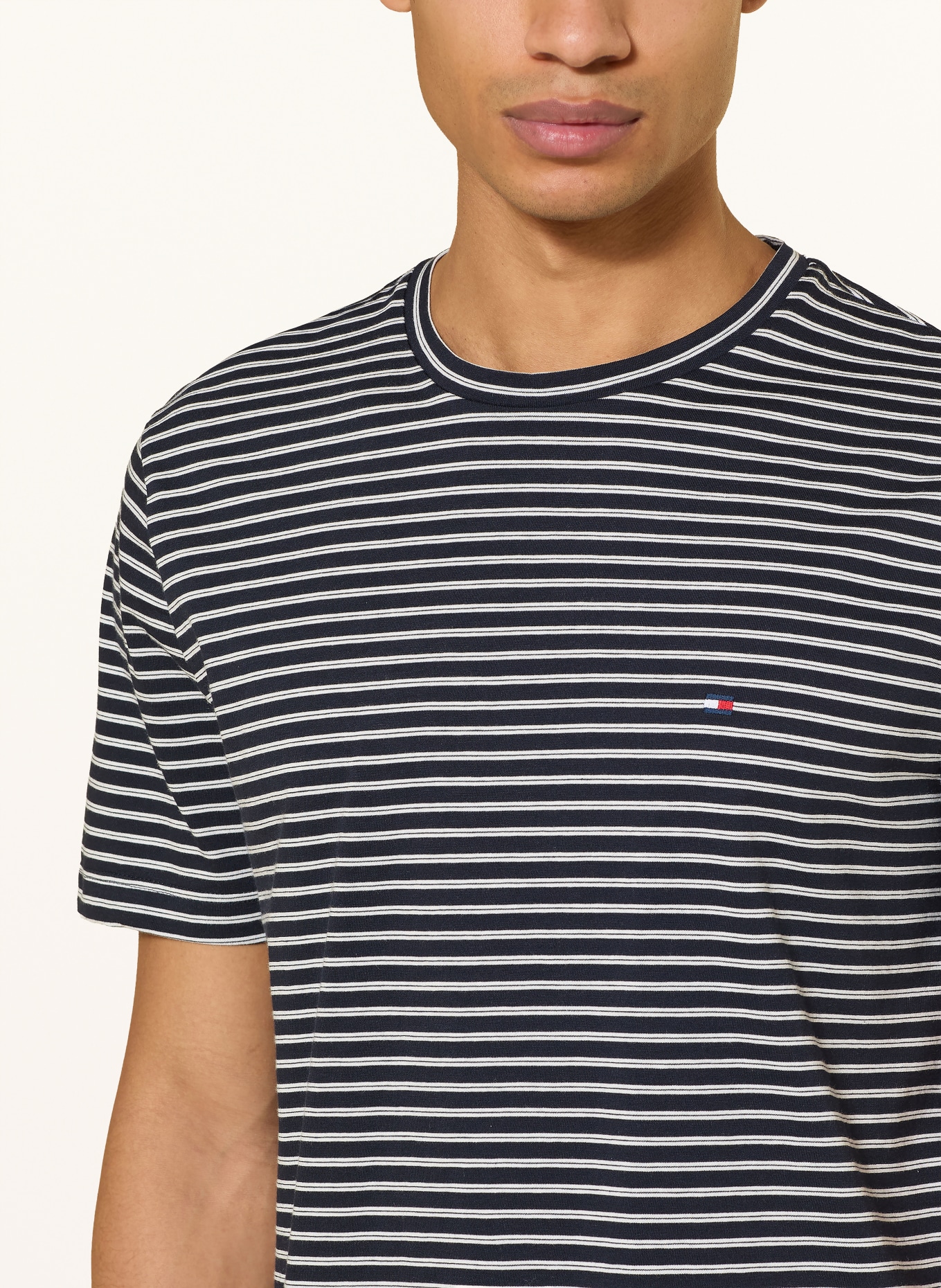 TOMMY HILFIGER T-Shirt: DUNKELBLAU / WEISS