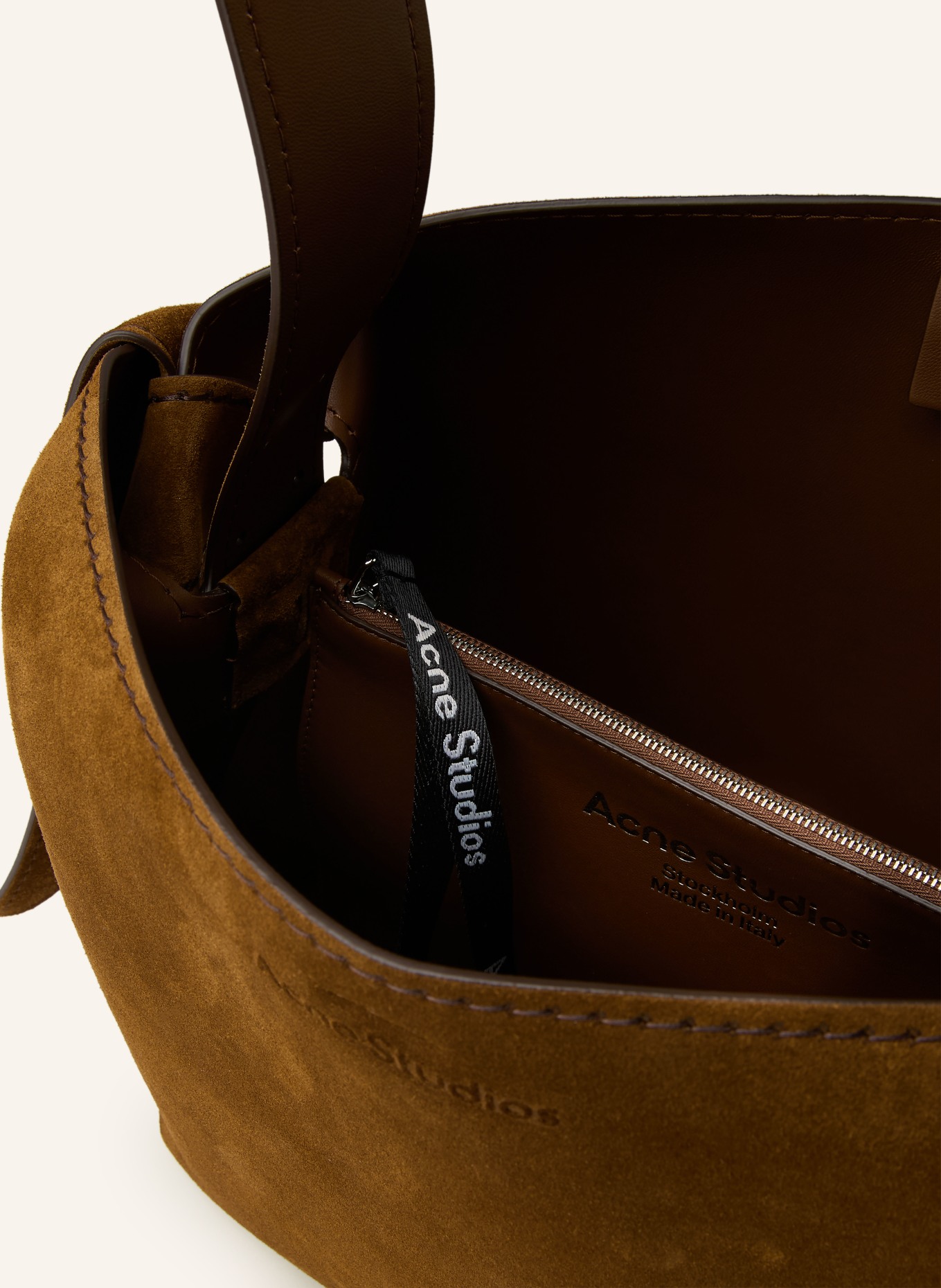 Acne Studios Shopper: BRAUN