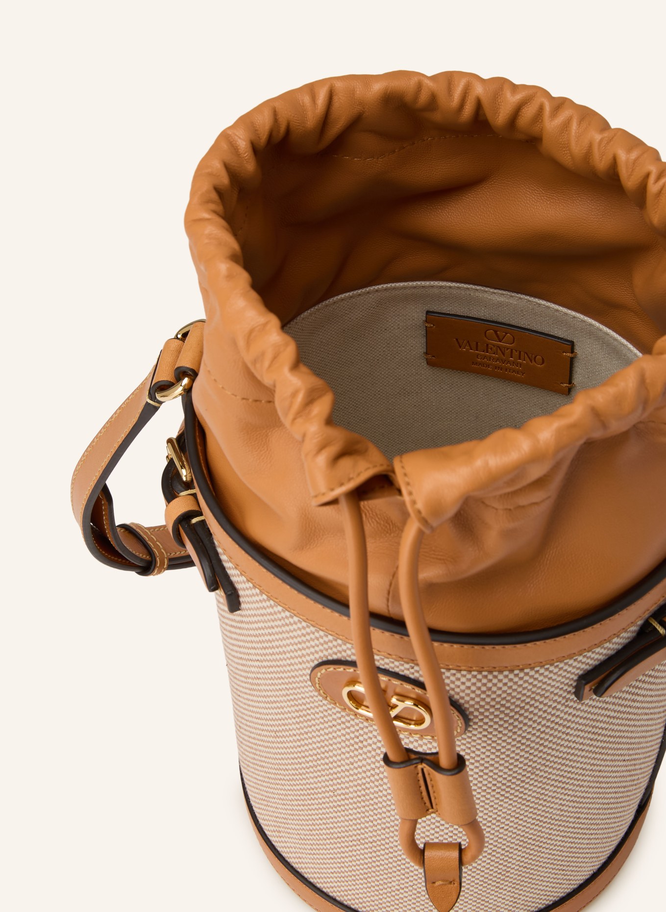 VALENTINO GARAVANI Beuteltasche ANTIBES: CAMEL / GOLD / BEIGE