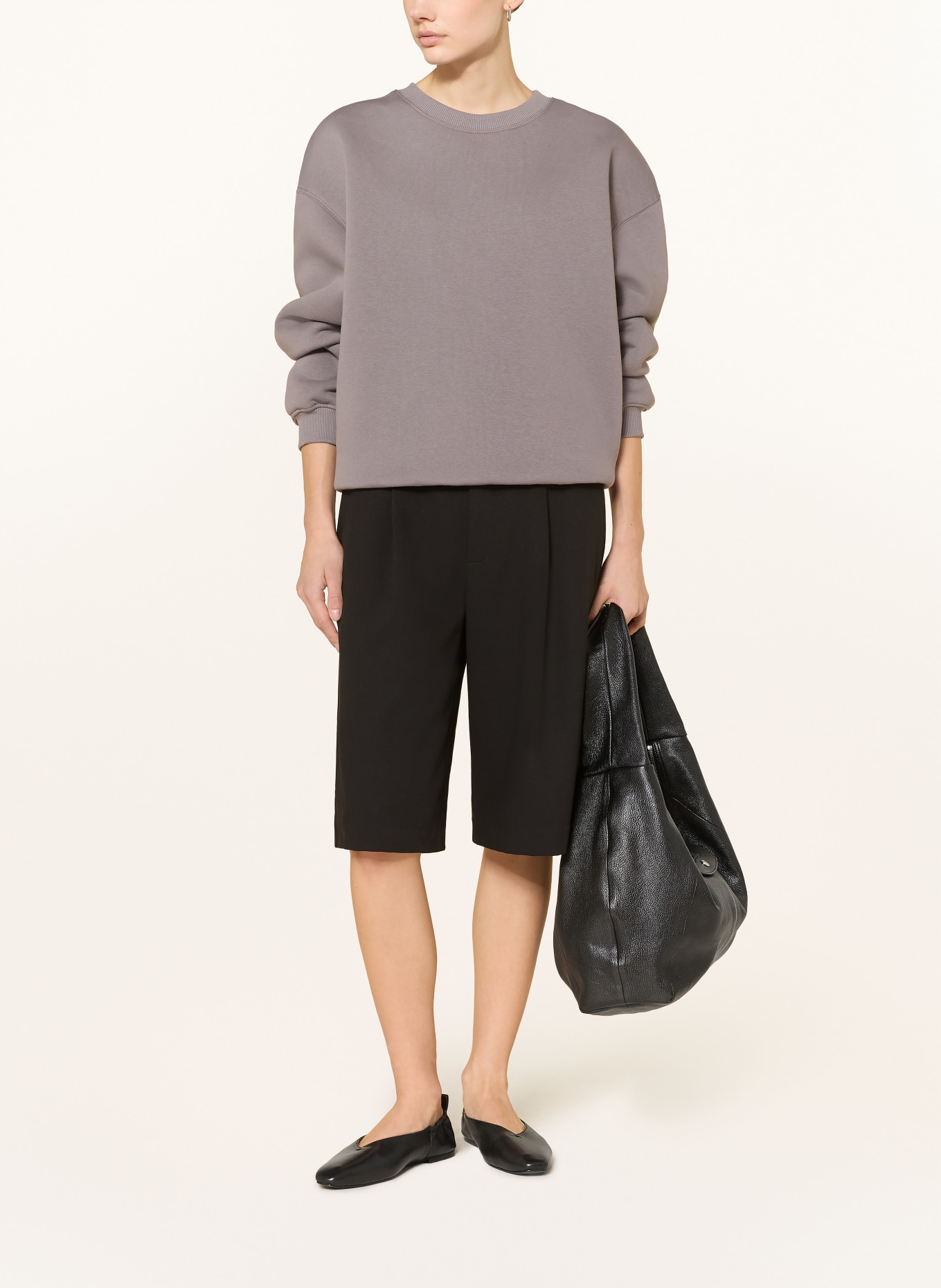 SOFIE SCHNOOR Bermuda shorts ELSYSW: BLACK