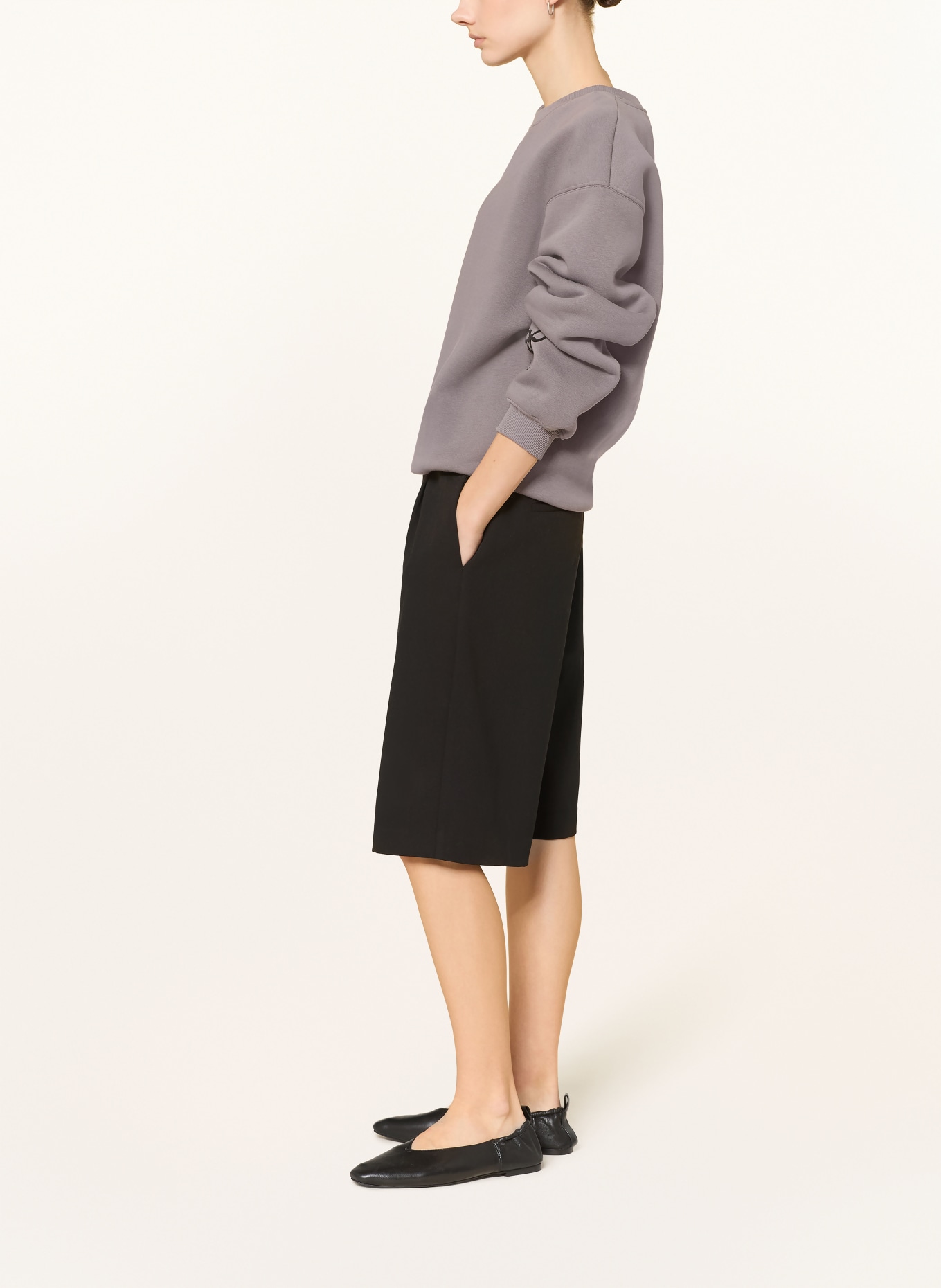 SOFIE SCHNOOR Bermuda shorts ELSYSW: BLACK