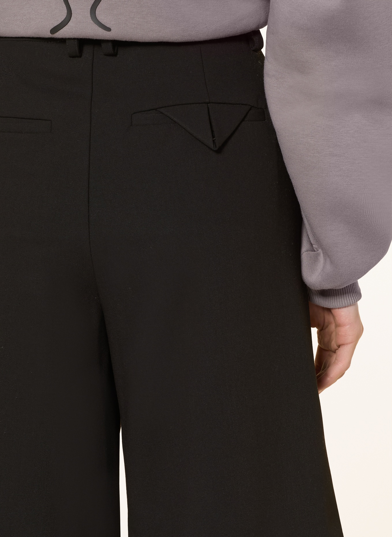 SOFIE SCHNOOR Bermuda shorts ELSYSW: BLACK