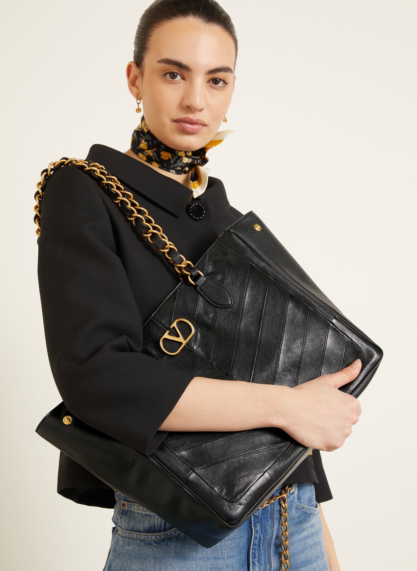 VALENTINO GARAVANI Shopper LASEINE: ZWART / GOUD