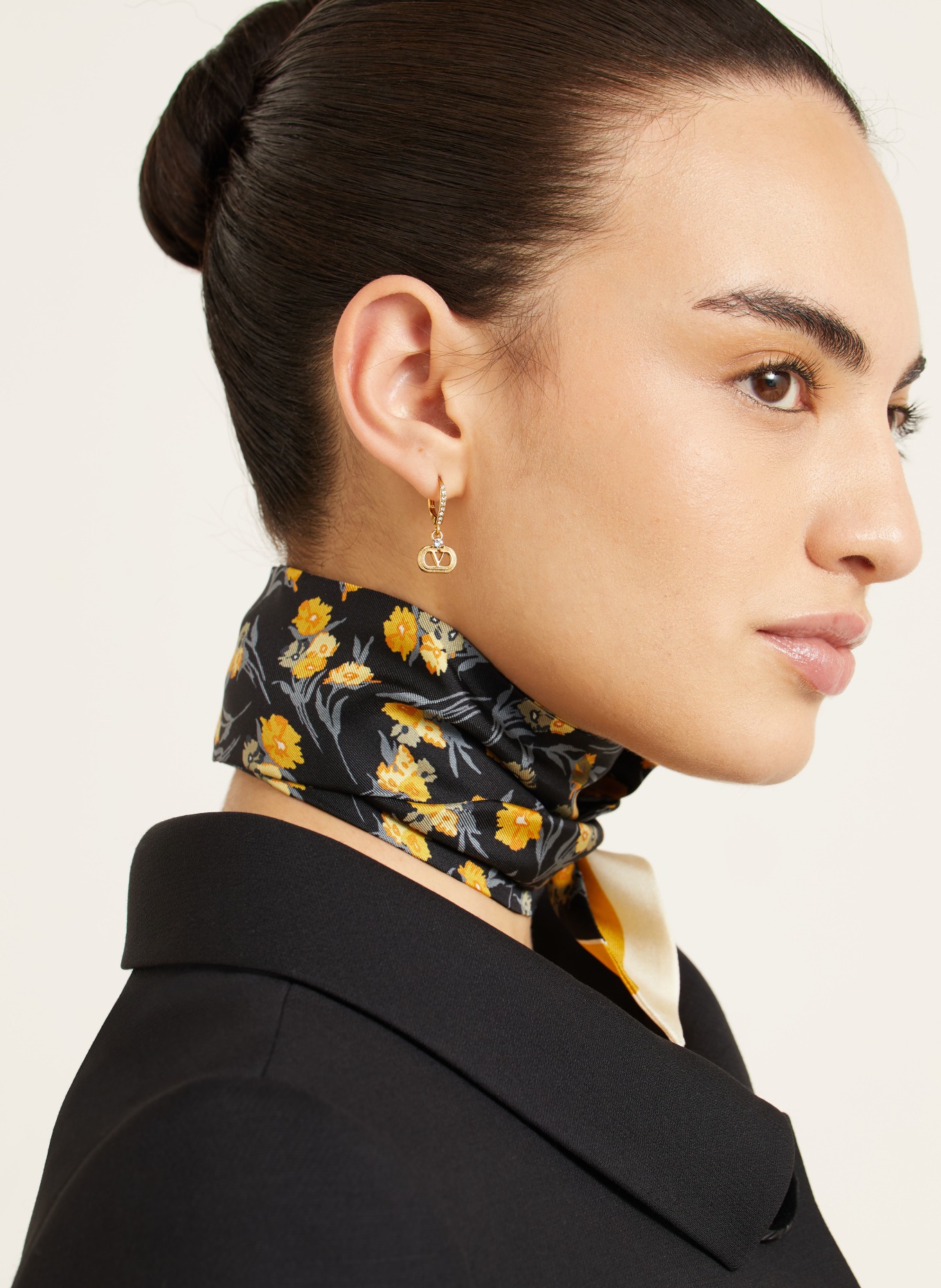 VALENTINO GARAVANI Oorbellen VLOGO met Swarovski-kristallen: GOUD