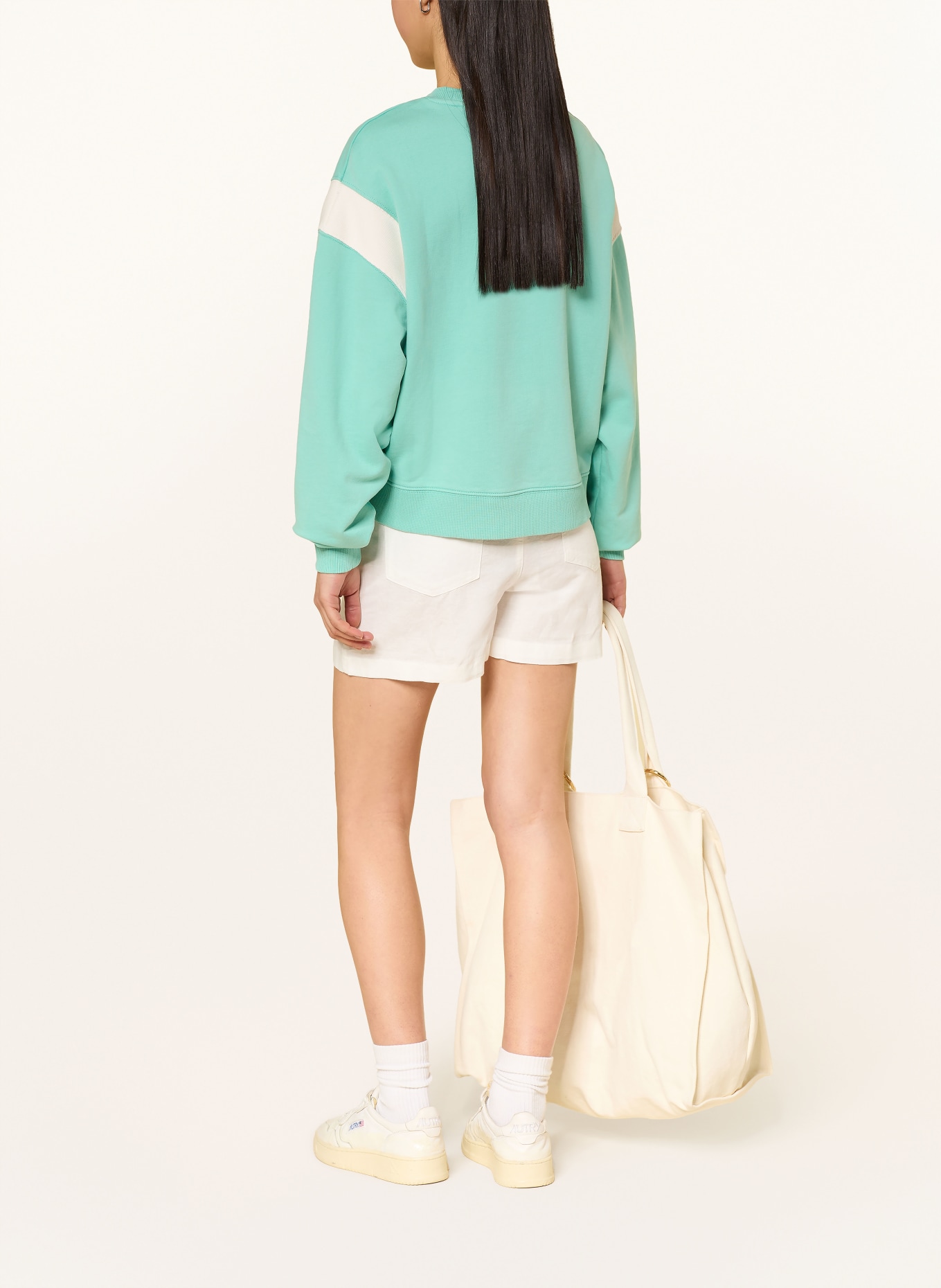 TOMMY JEANS mikina: TYRKYSOVÁ / REŽNÁ