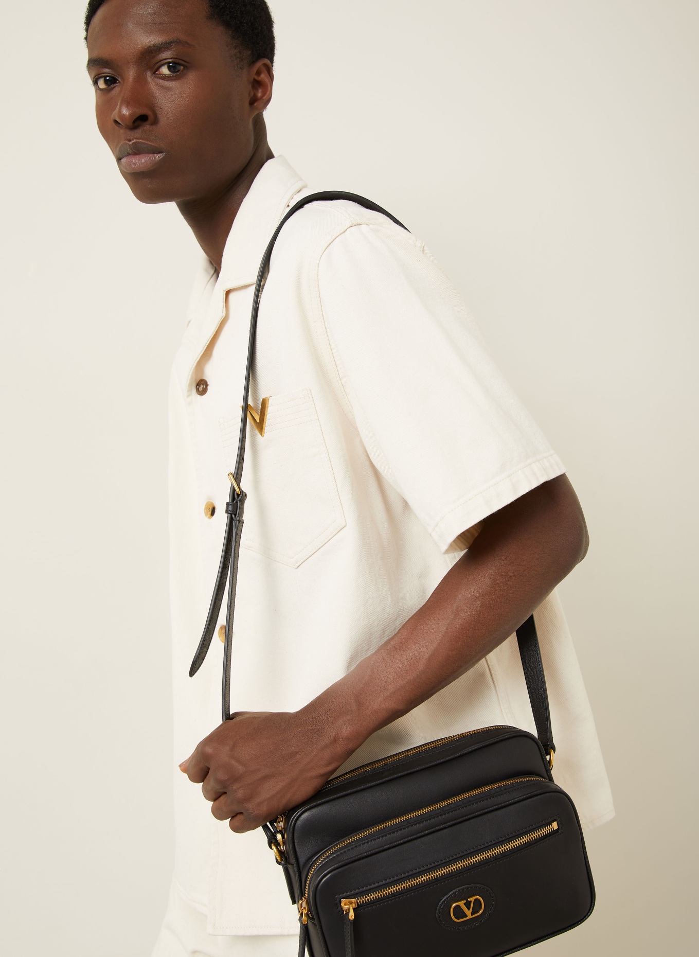 VALENTINO GARAVANI Sac à bandoulière ANTIBES: NOIR / OR