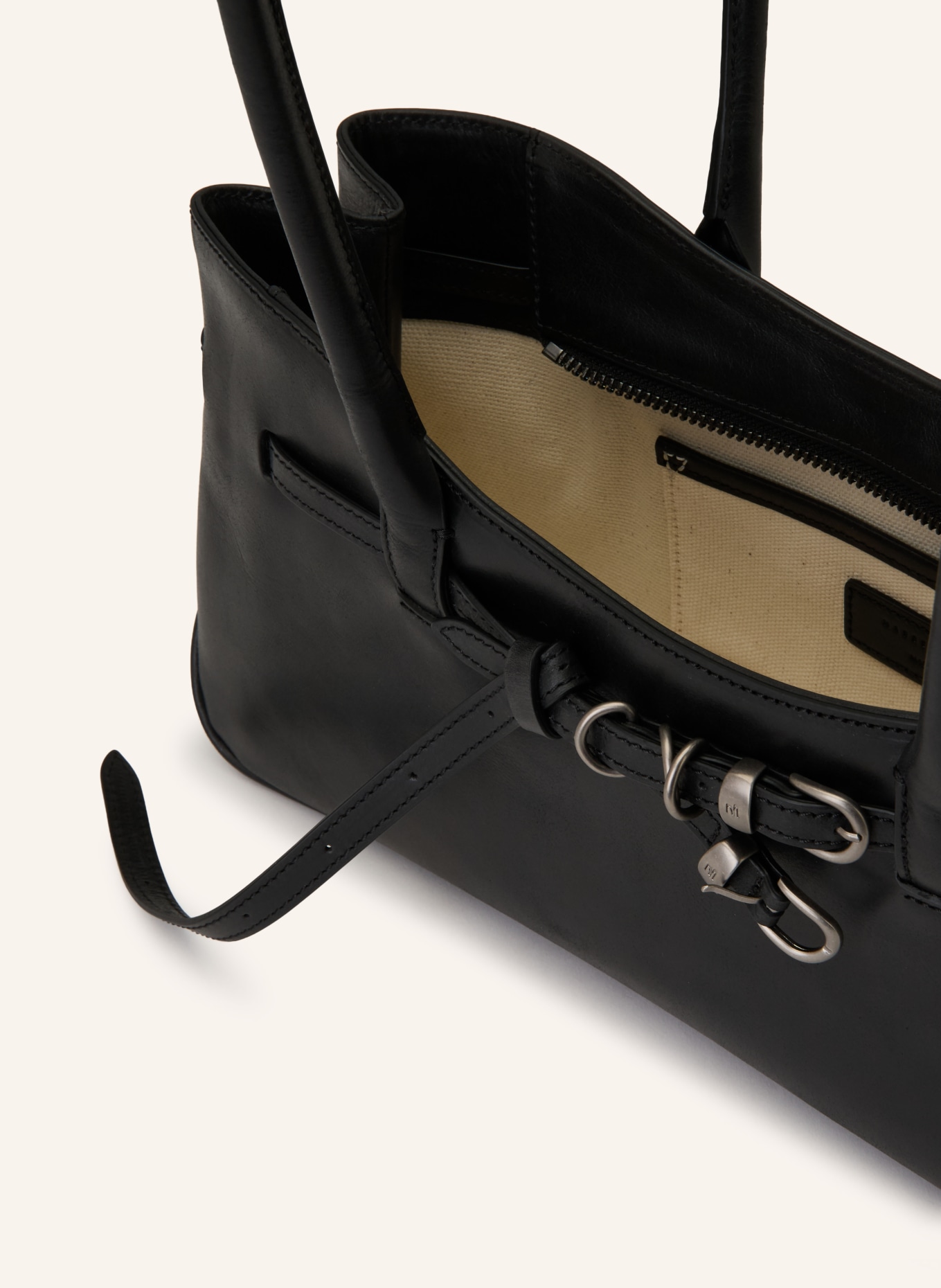 MARGE SHERWOOD Schultertasche GRANDMA USED: SCHWARZ