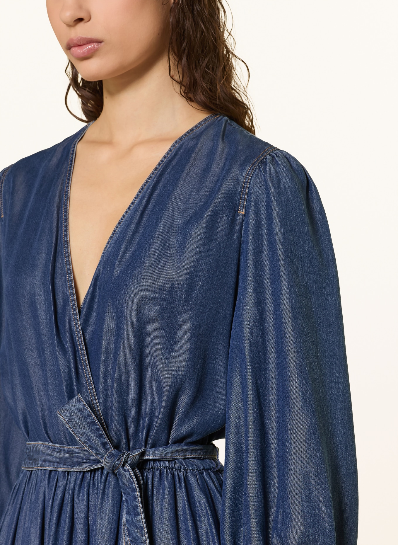 BOSS Šaty DARDY v džínovém vzhledu: MODRÁ