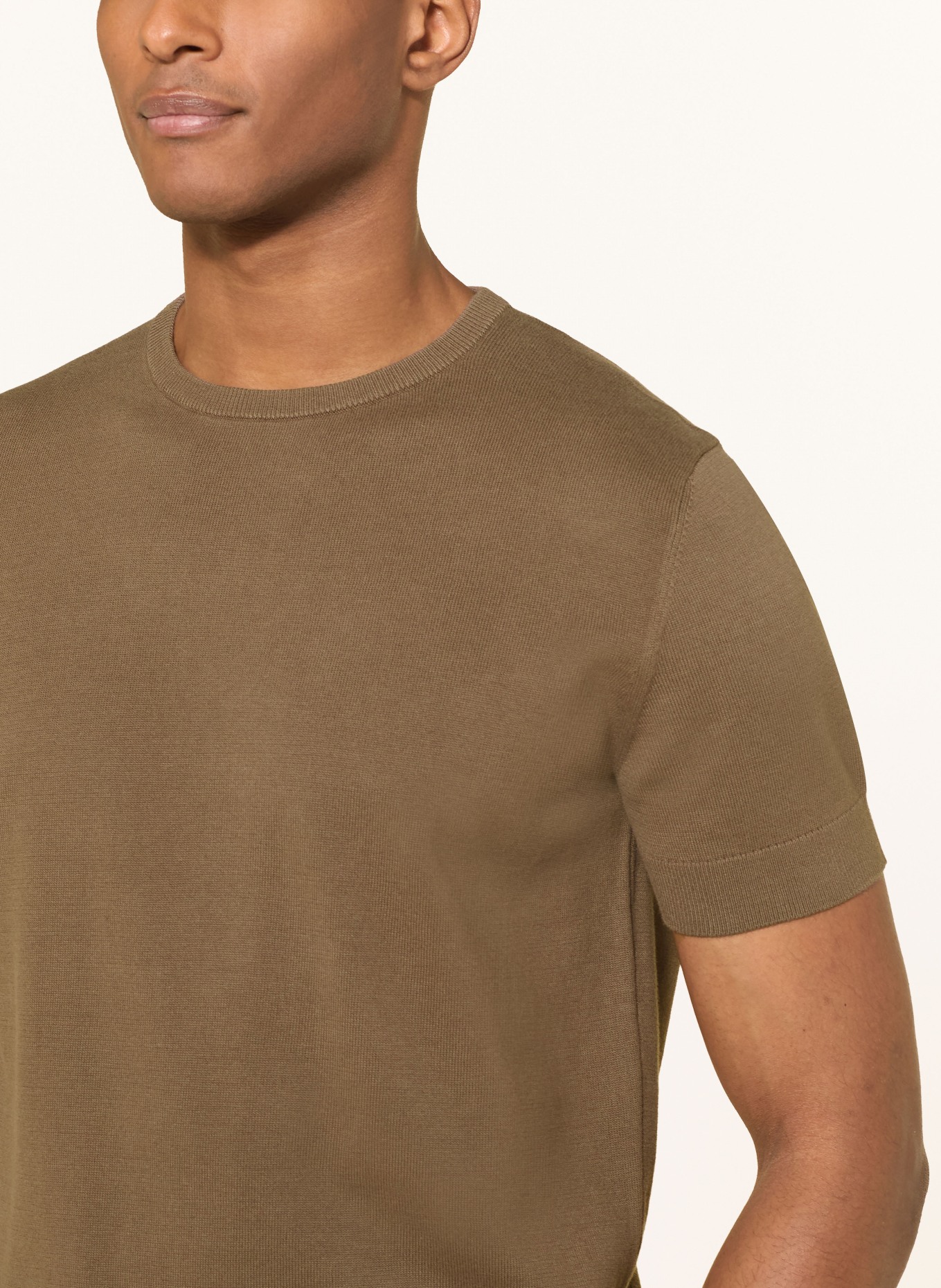 STROKESMAN'S pletené tričko: KHAKI