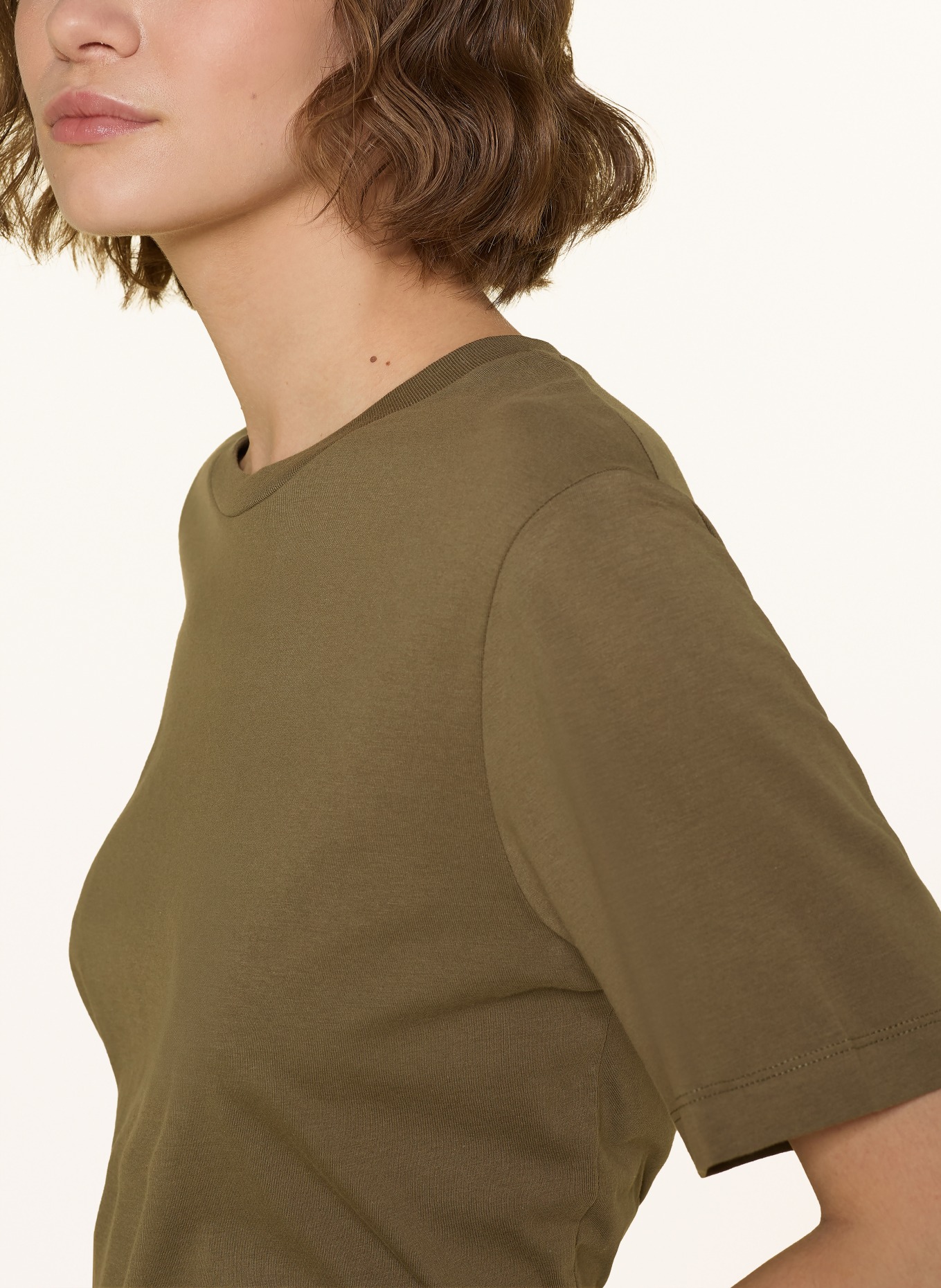 MRS & HUGS Tričko: OLIVOVÁ