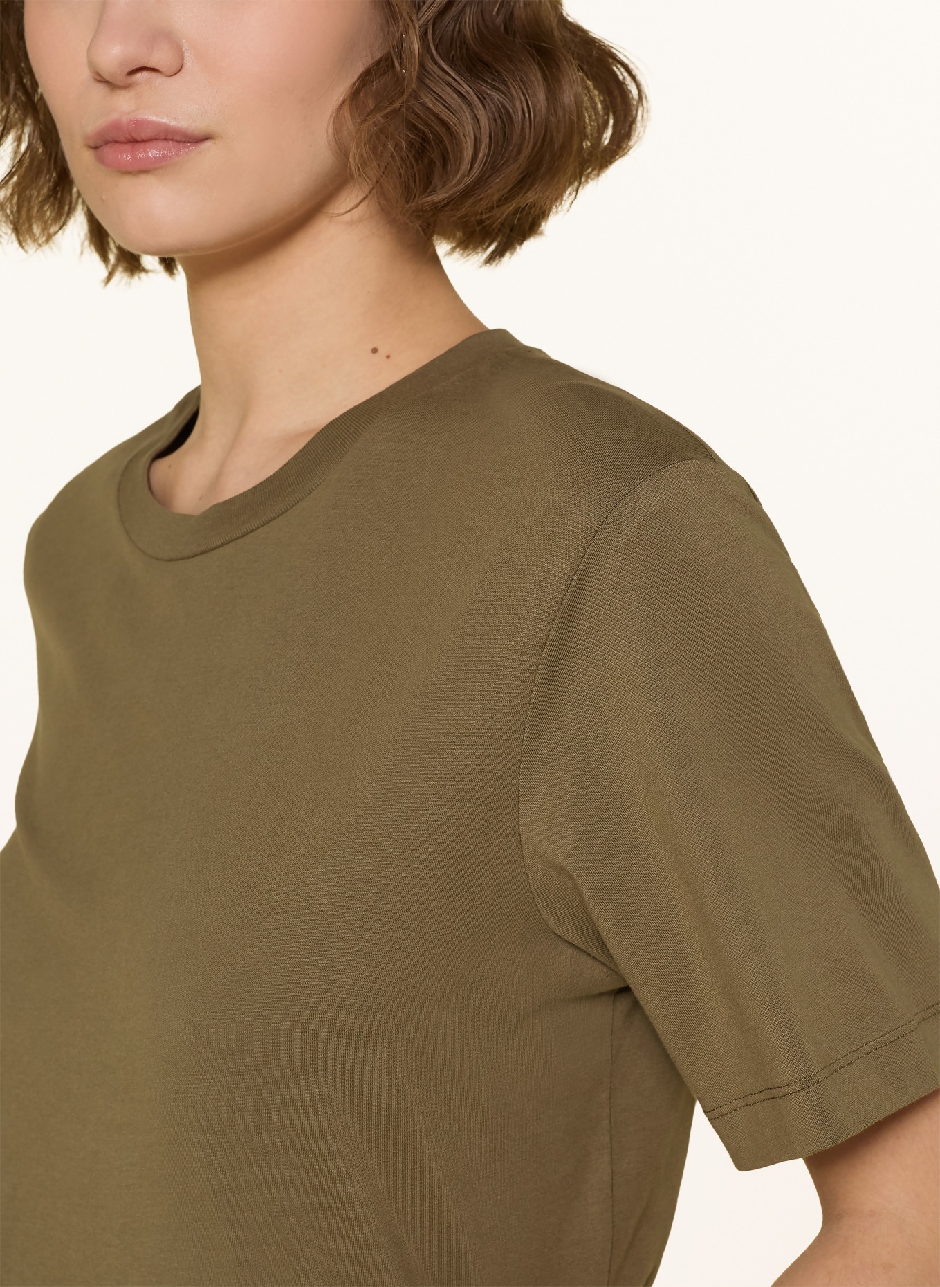 MRS & HUGS Tričko: OLIVOVÁ