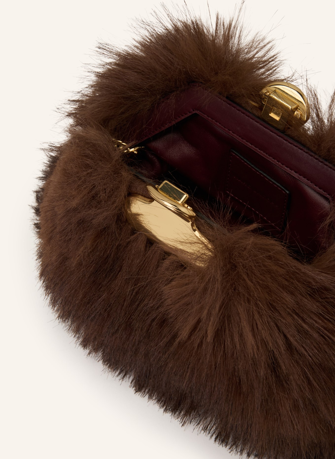 MARC JACOBS Clutch THE SMALL CLAW CLIP CLUTCH FAUX FUR z umělé kožešiny: HNĚDÁ / ZLATÁ