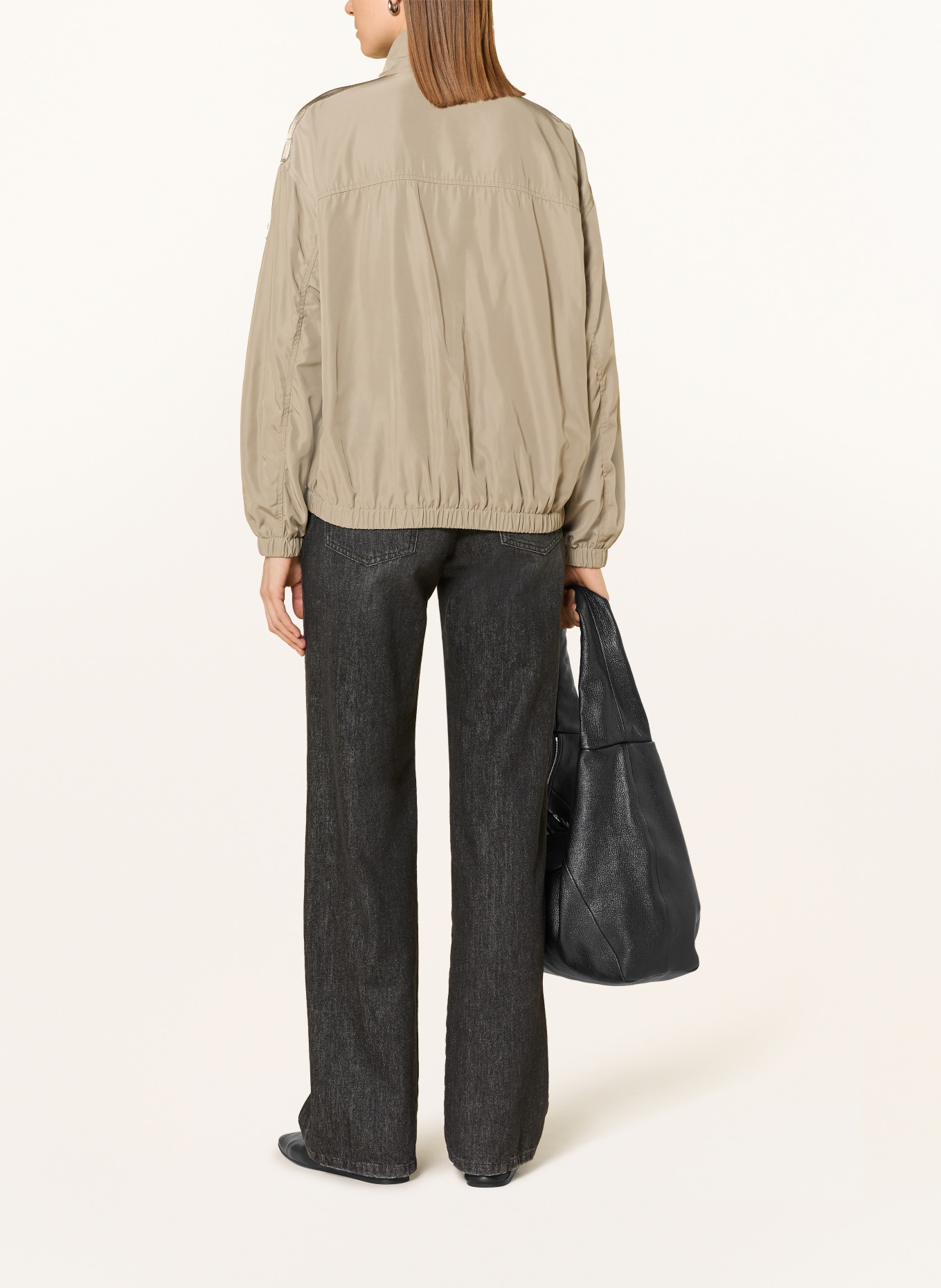 No.1 Como Bunda FONTE: OLIVOVÁ