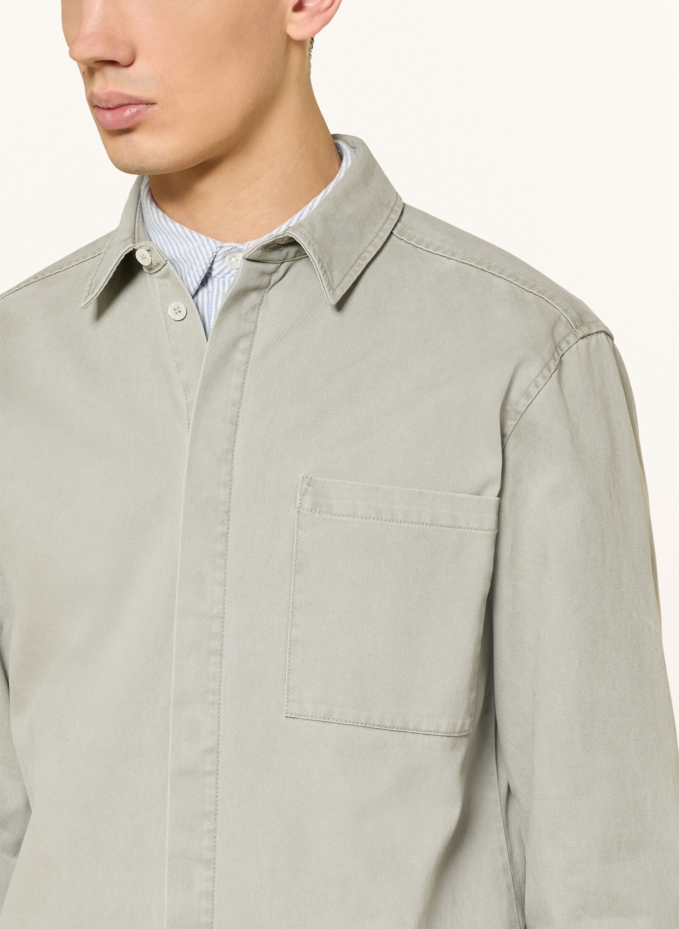 Juvia FRANZ regular fit denim shirt: LIGHT GREEN