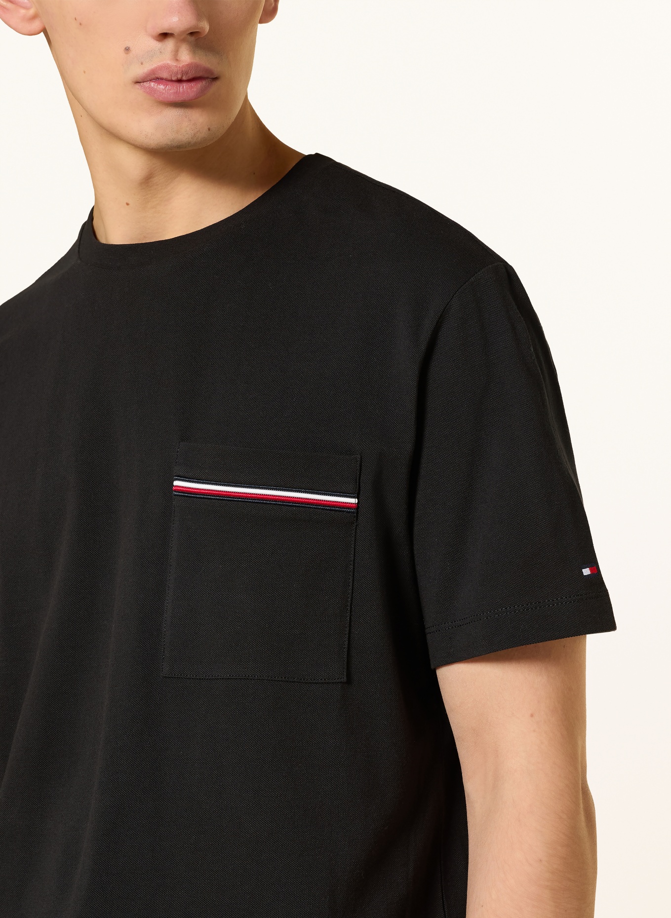 TOMMY HILFIGER T-Shirt: SCHWARZ