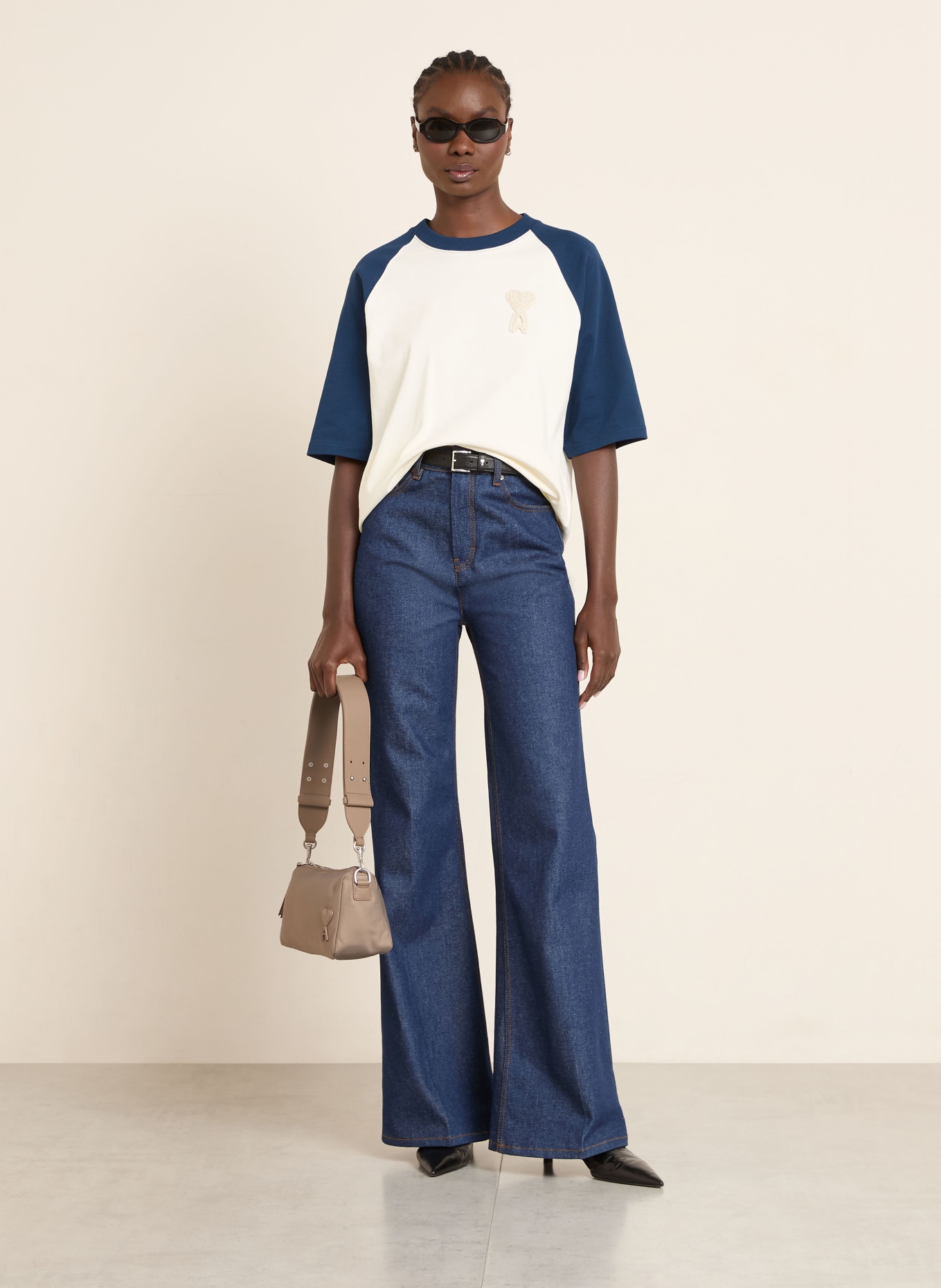 AMI PARIS tričko: TMAVĚ MODRÁ / KRÉMOVÁ