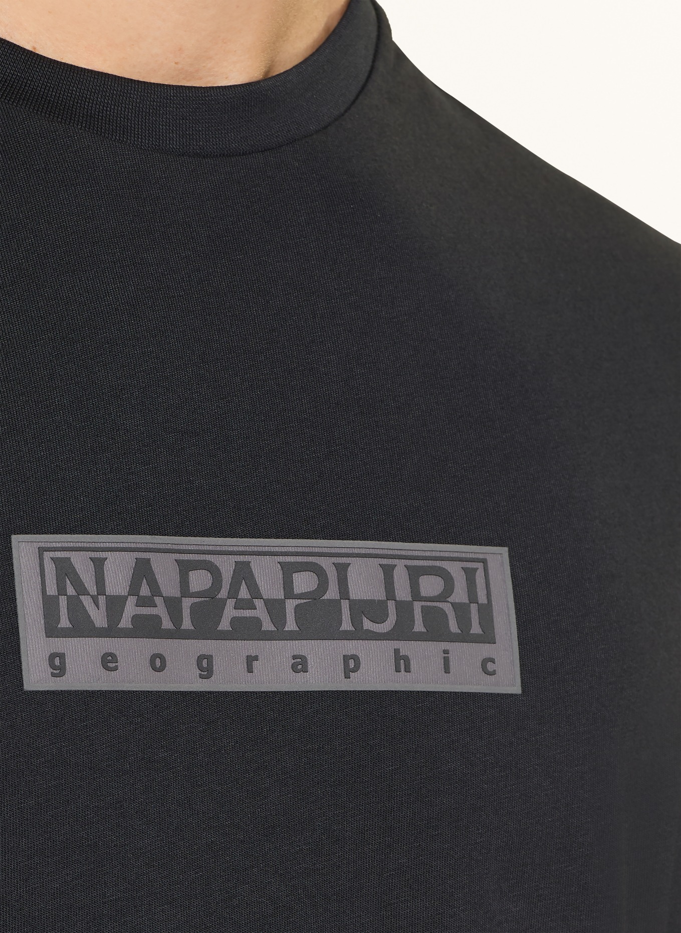 NAPAPIJRI T-Shirt S-BOX: SCHWARZ / DUNKELGRAU