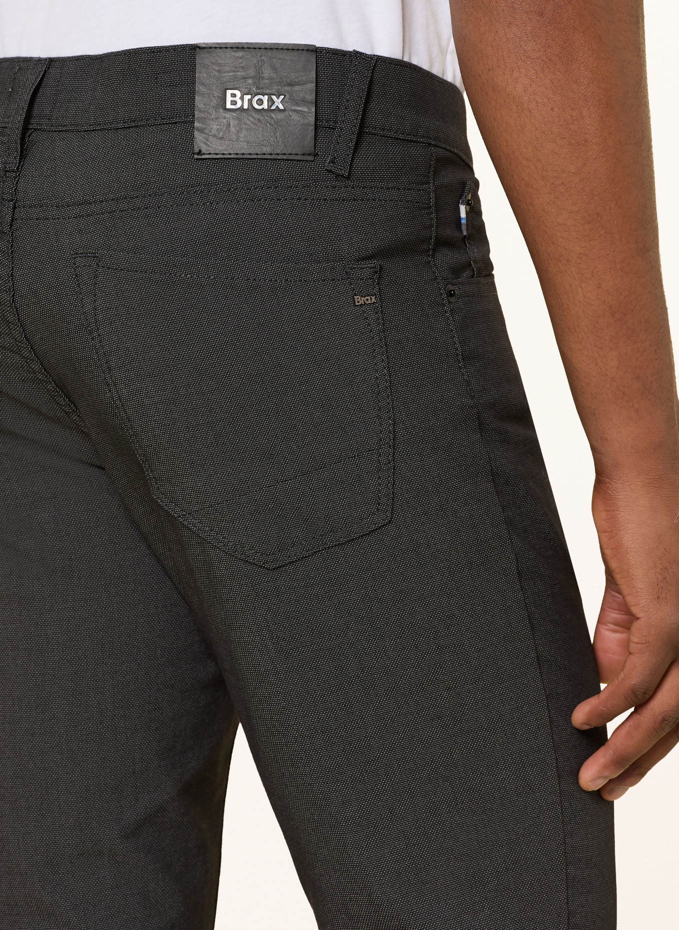 BRAX Kalhoty CHUCK Modern Fit: 01 PERMA BLACK