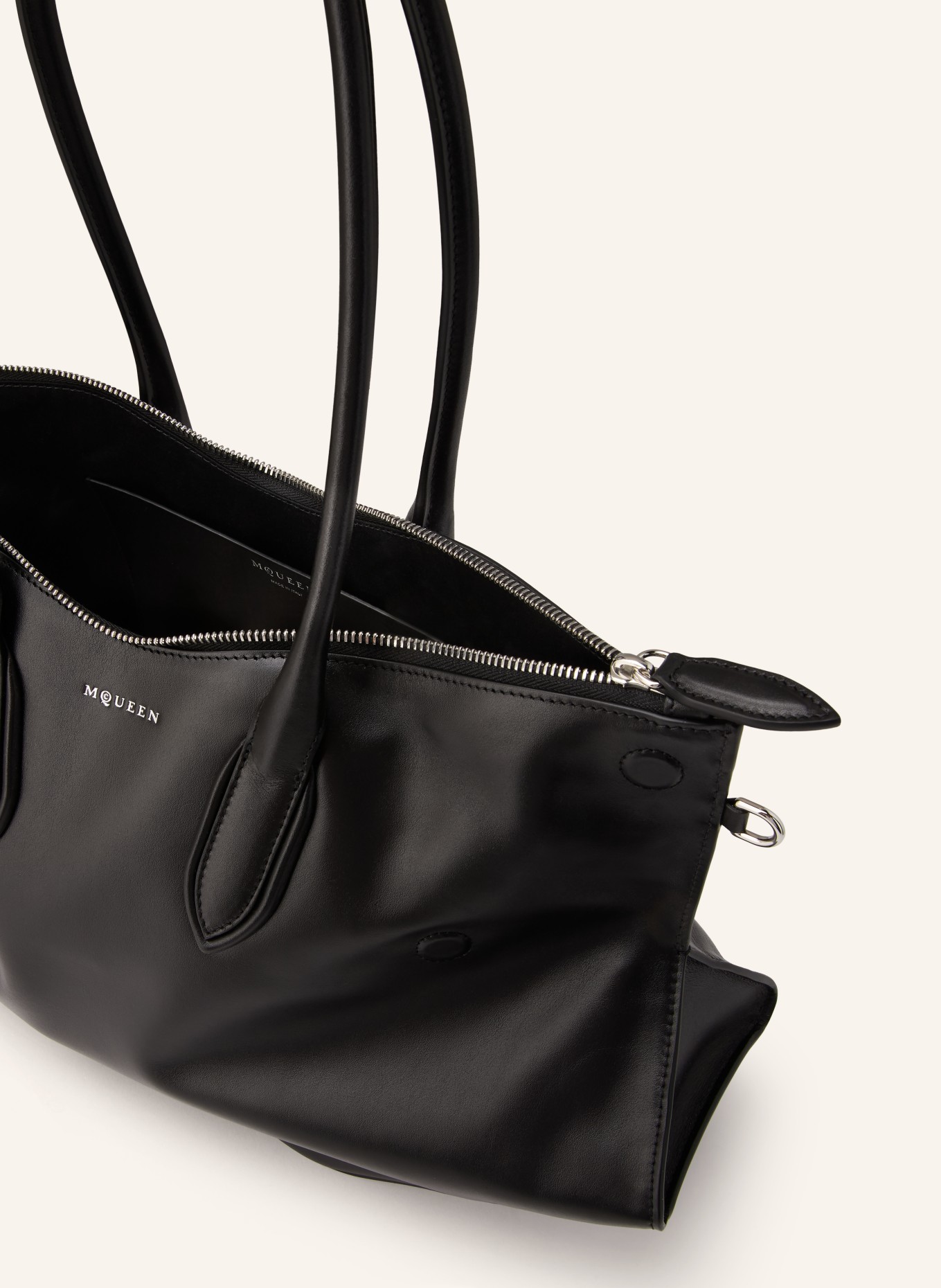 McQUEEN Torebka MANTA: CZARNY