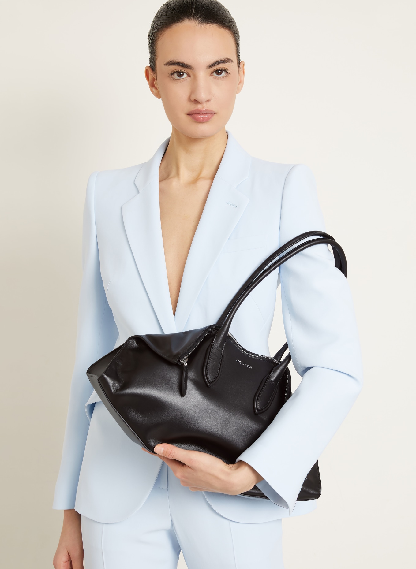 McQUEEN Torebka MANTA: CZARNY