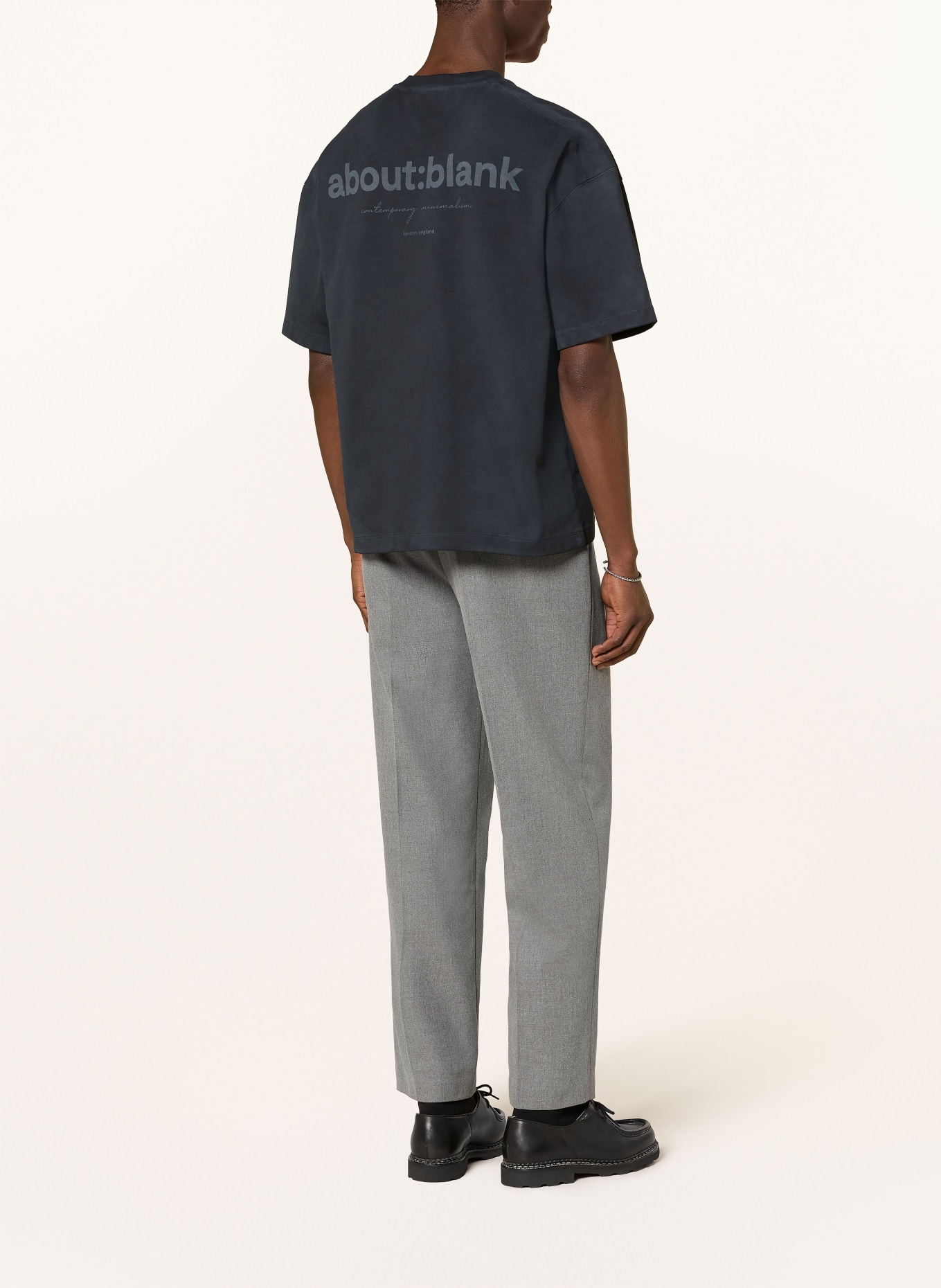 about:blank T-Shirt: SCHWARZ