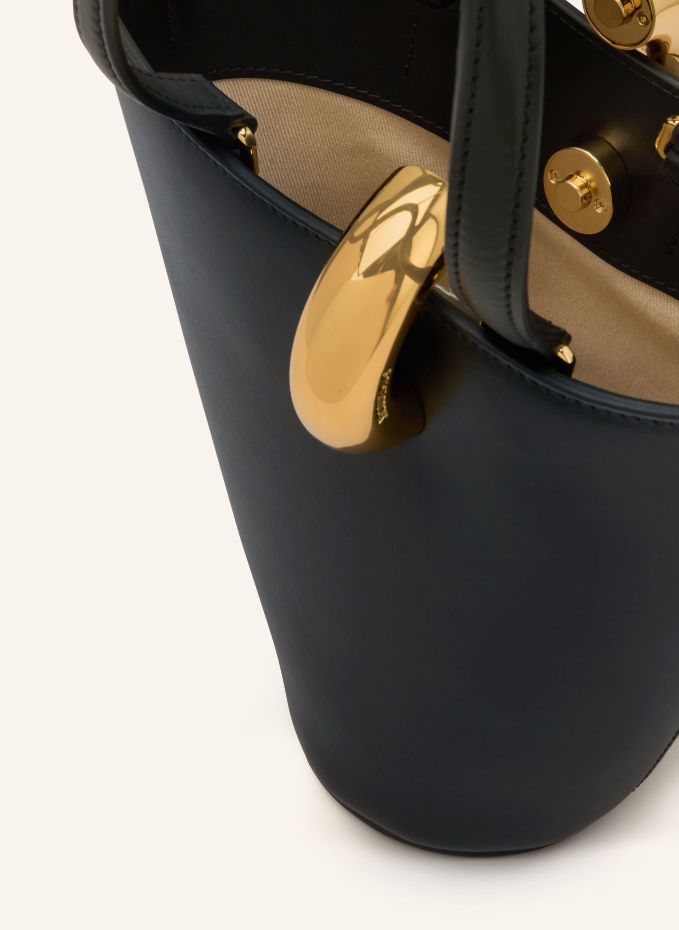 JACQUEMUS Handtasche LE PETIT BAMBOLA: SCHWARZ / GOLD