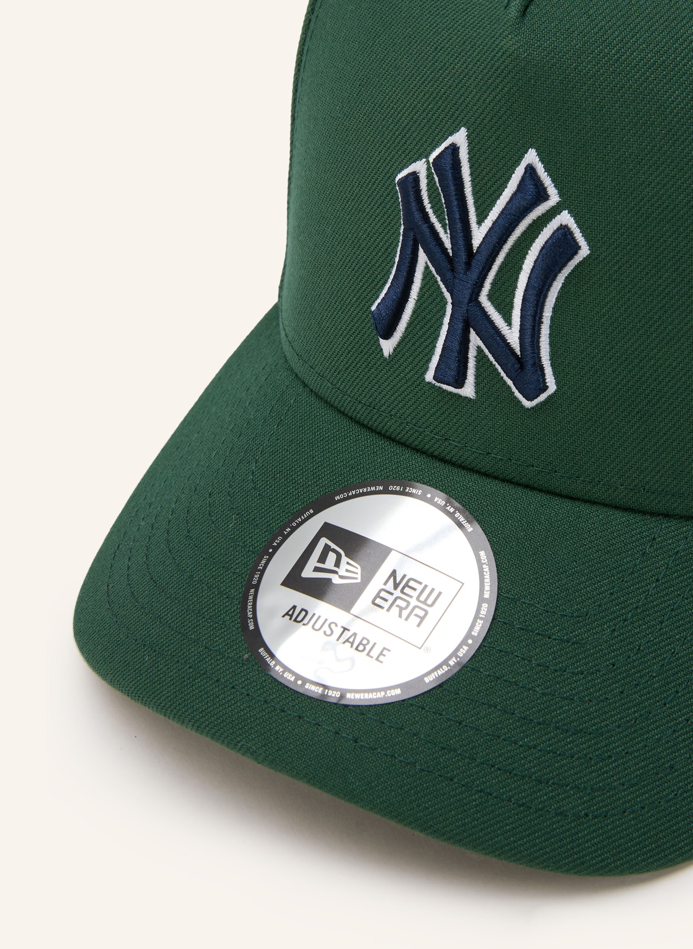 NEW ERA Čepice OUTLINE SCRIPT E-FRAME: TMAVĚ ZELENÁ / TMAVĚ MODRÁ / BÍLÁ