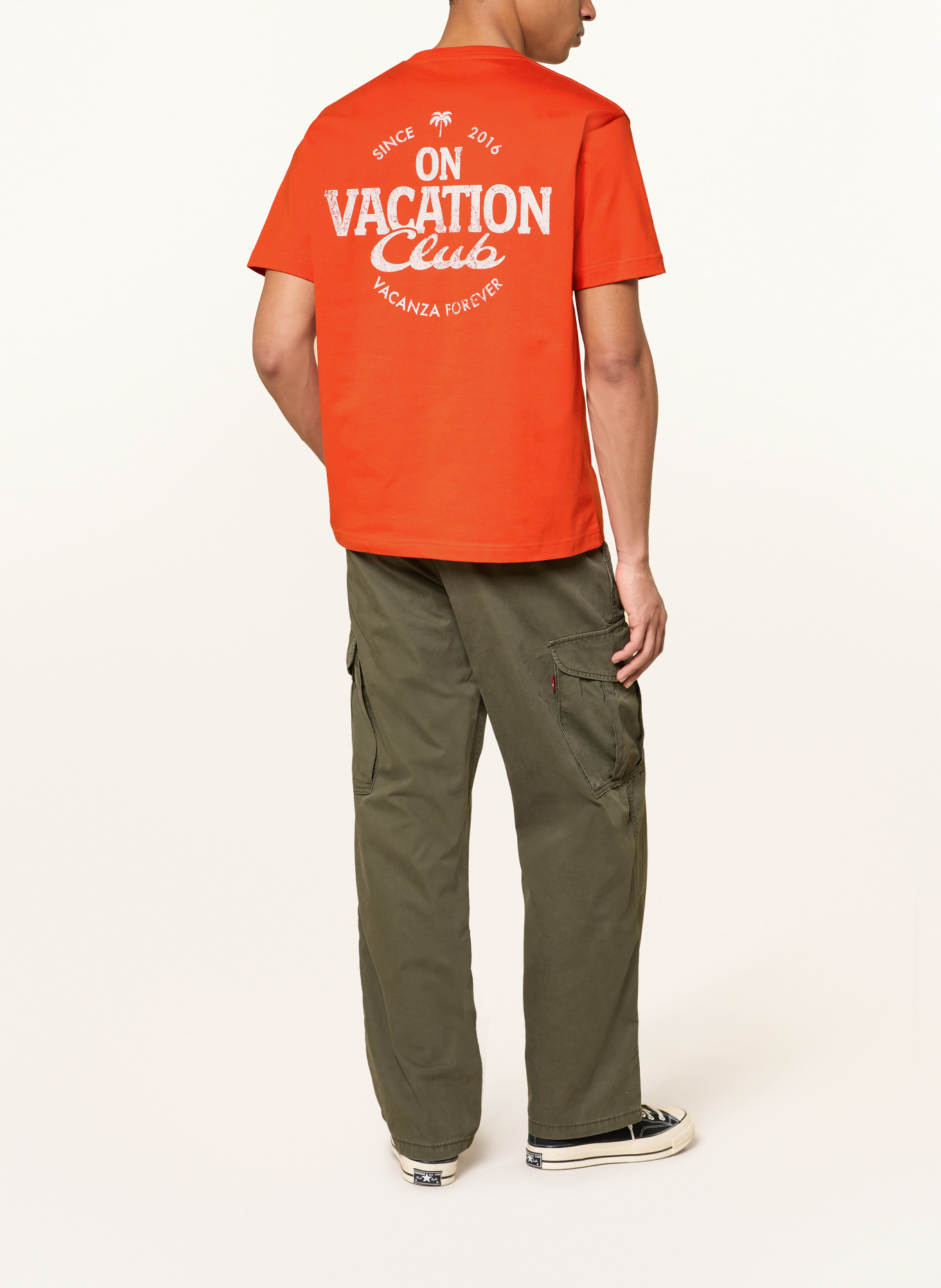 On Vacation T-Shirt: ROT
