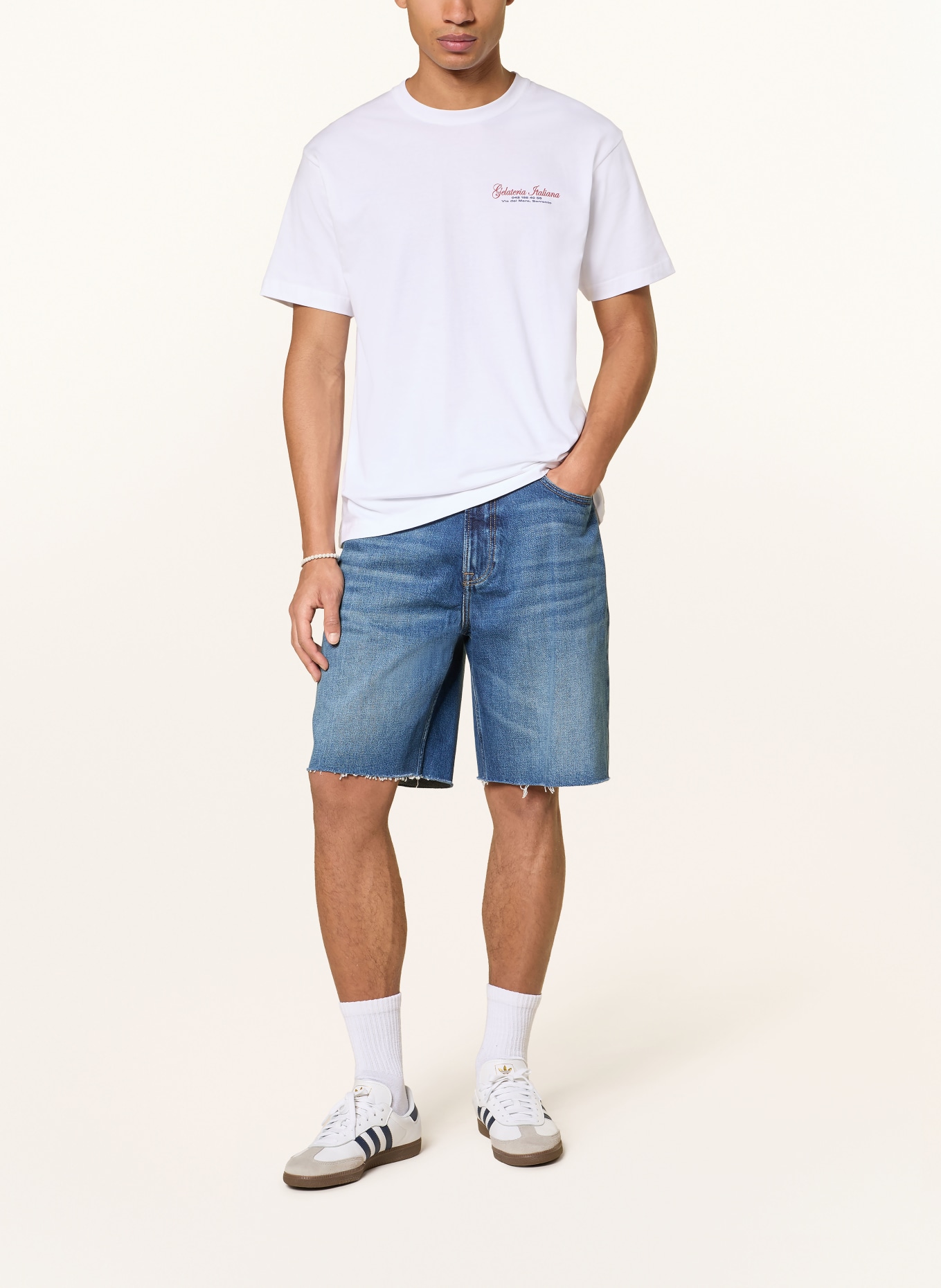 On Vacation T-Shirt: WEISS / DUNKELROT