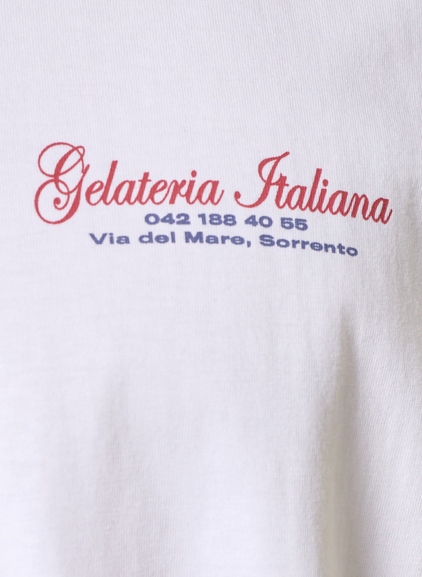 On Vacation T-Shirt: WEISS / DUNKELROT