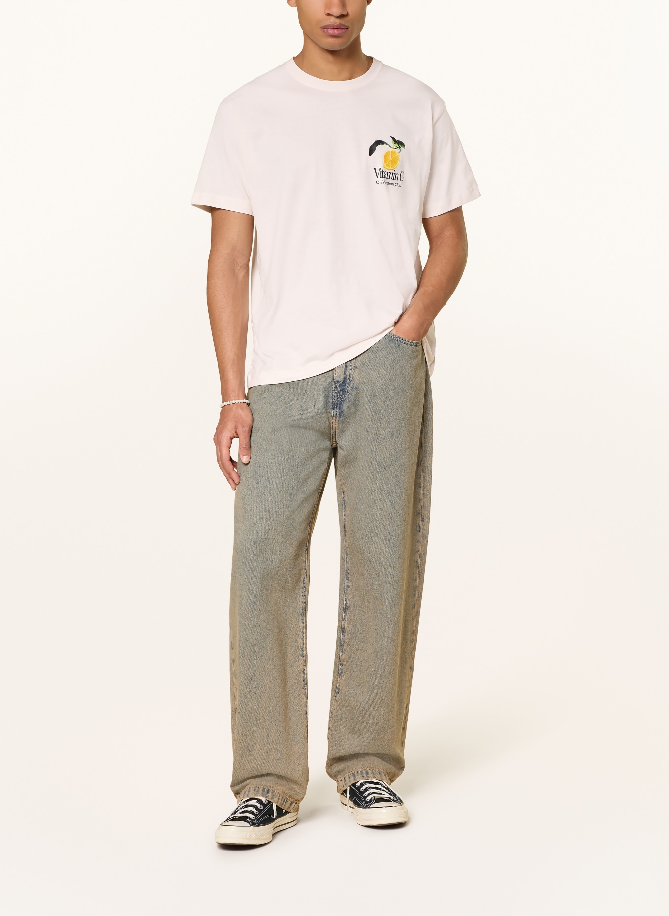 On Vacation T-Shirt: WEISS