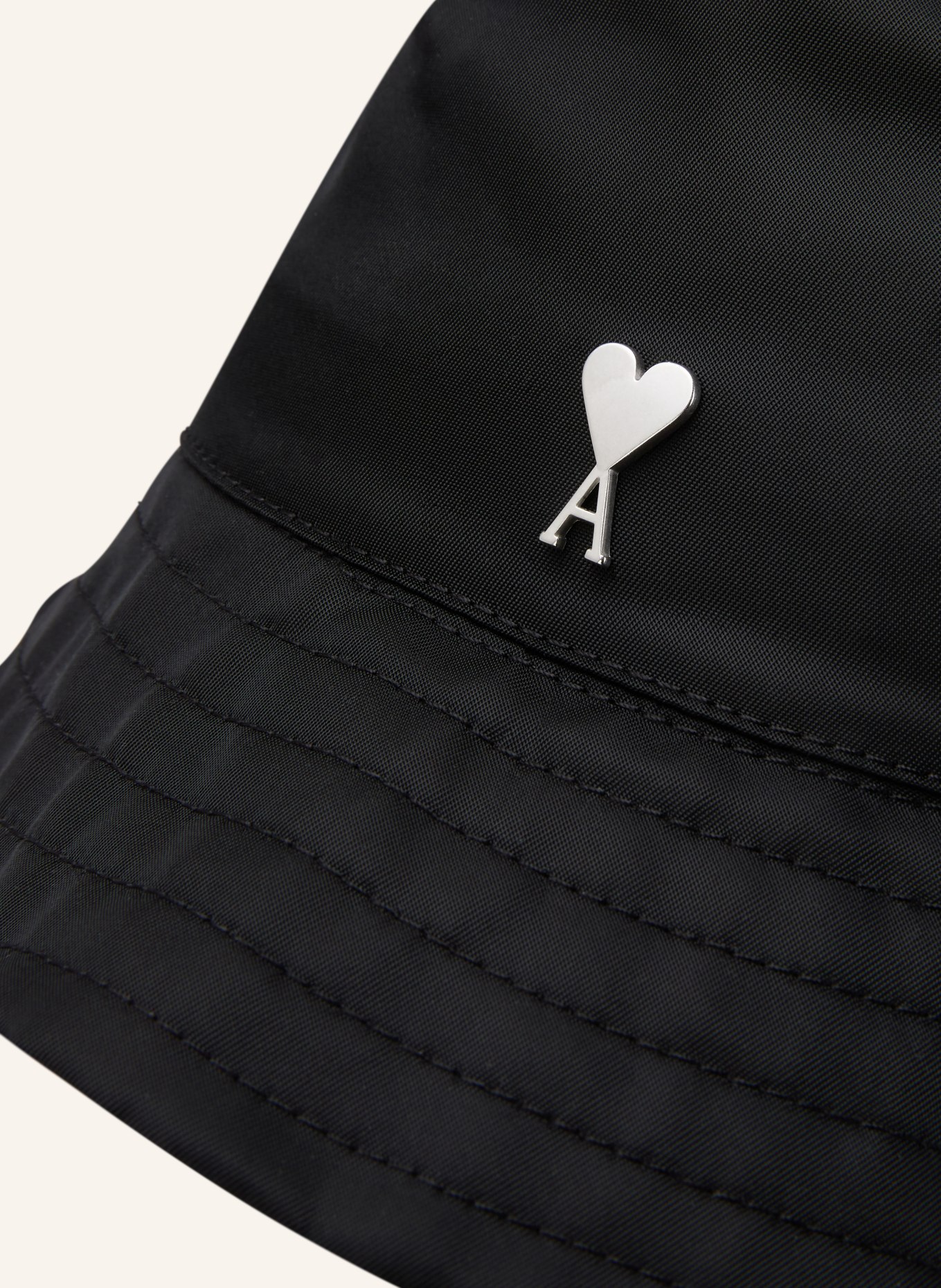 AMI PARIS Klobouk s krempou: ČERNÁ