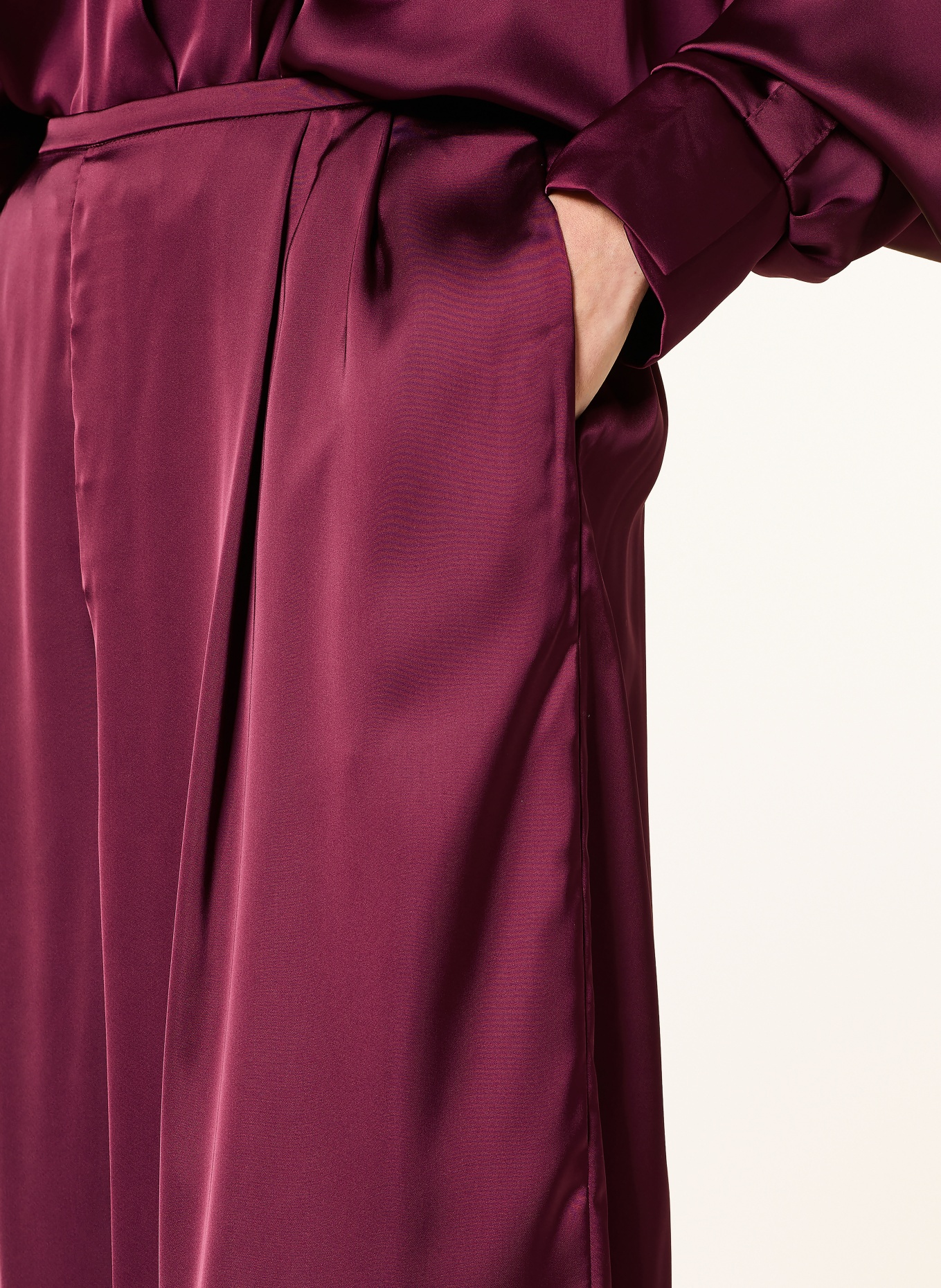 NORMA KAMALI Pantalon marlène en satin: ROUGE FONCÉ