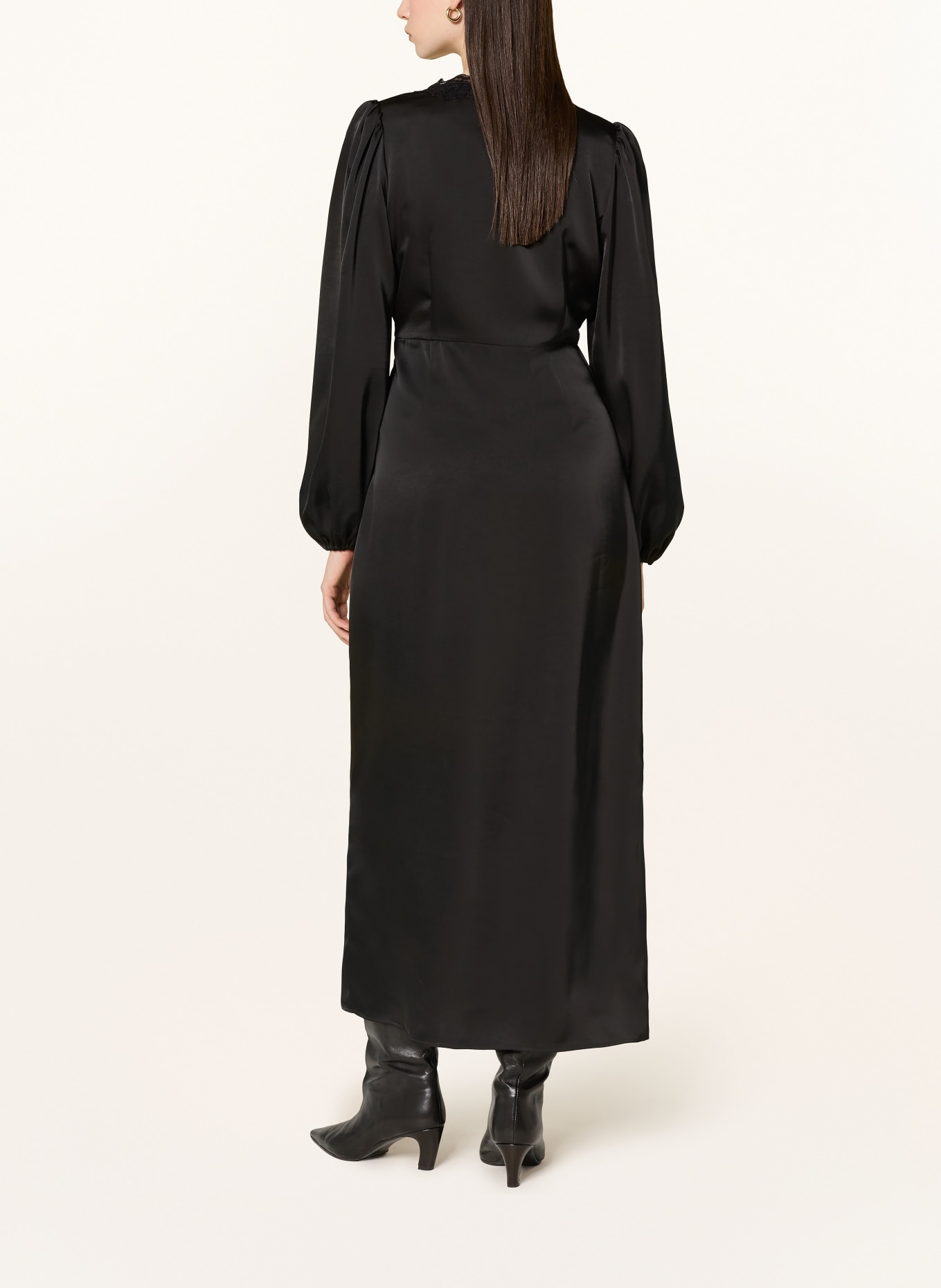 NEO NOIR Satyna sukienka ANIO z koronką: CZARNY