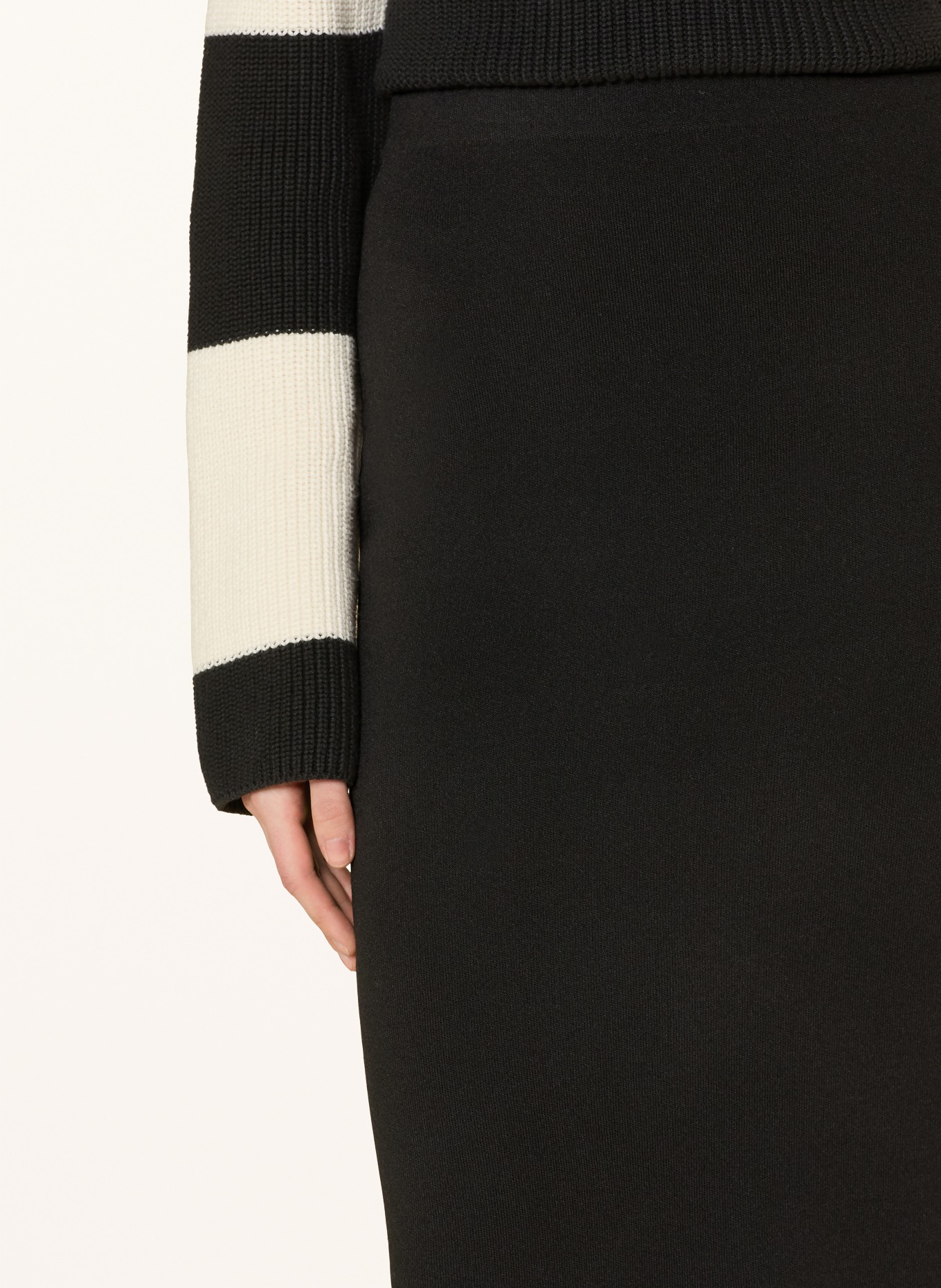 NEO NOIR Sukienka z dzianiny HANSA: CZARNY