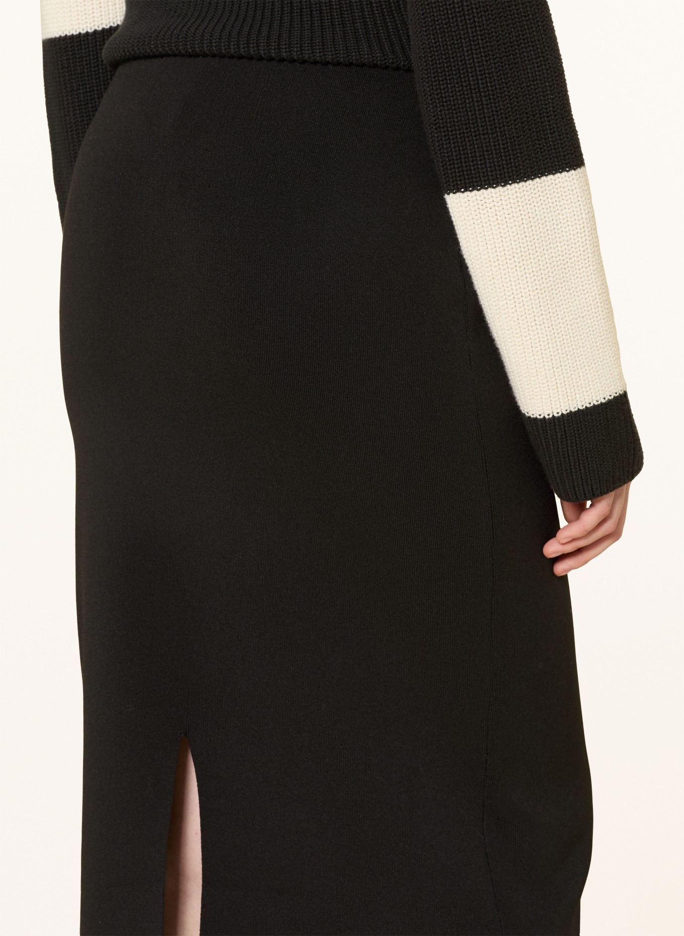 NEO NOIR Sukienka z dzianiny HANSA: CZARNY