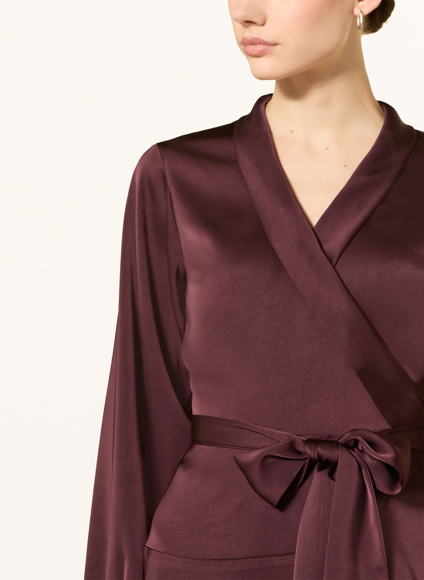 NEO NOIR Sukienka kopertowa COLBIE z satyny: FIOLETOWY