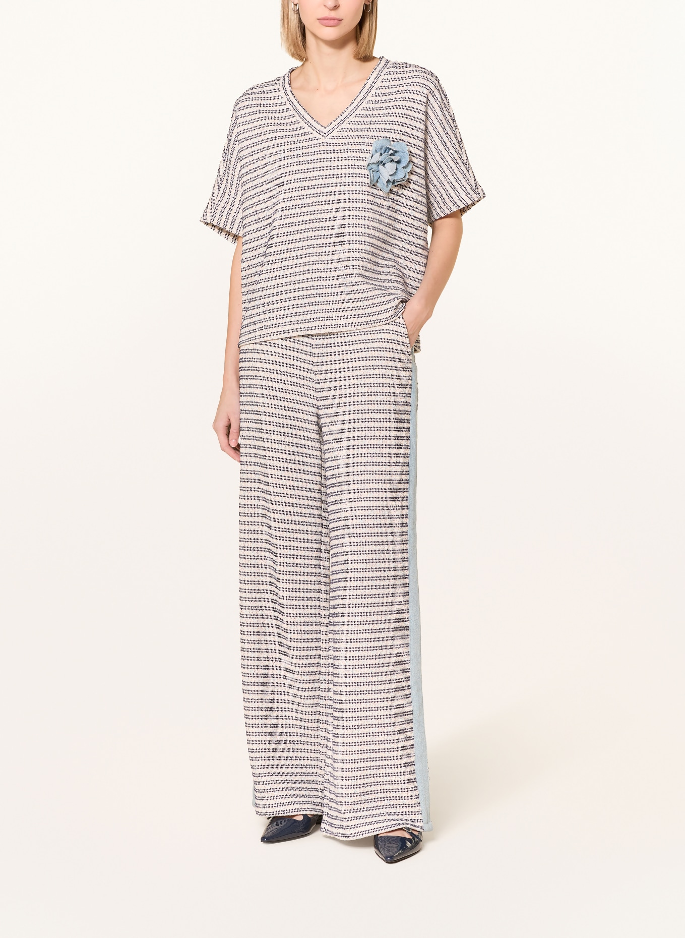 MILANO ITALY T-shirt: ECRU / DARK BLUE