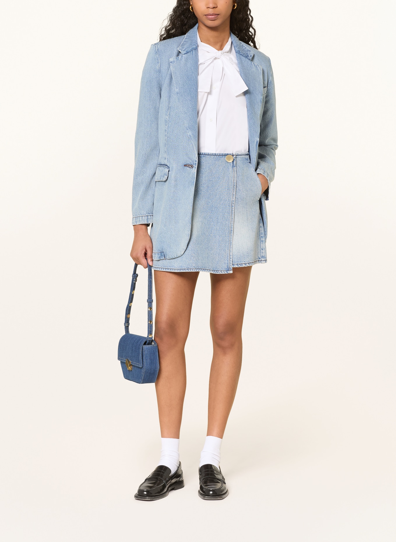 ARMANI EXCHANGE Džínová sukně s náprsenkou: MODRÁ