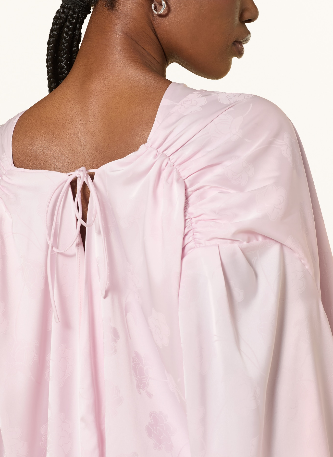 ROTATE Satinkleid mit abnehmbarem Schal: ROSA