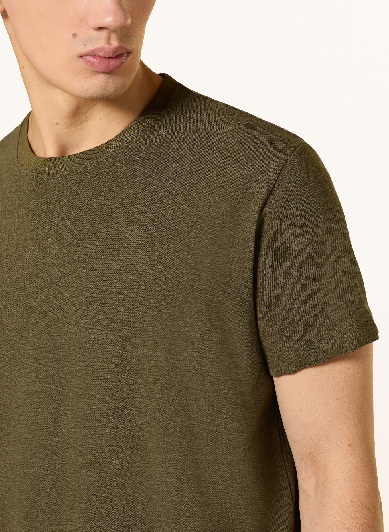 PAUL T-Shirt mit Leinen: OLIV
