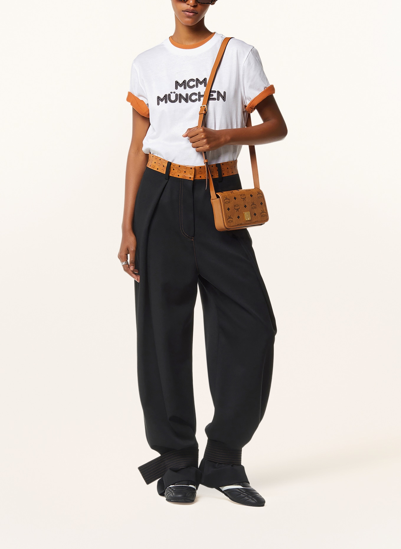 MCM Umhängetasche AREN: COGNAC / SCHWARZ