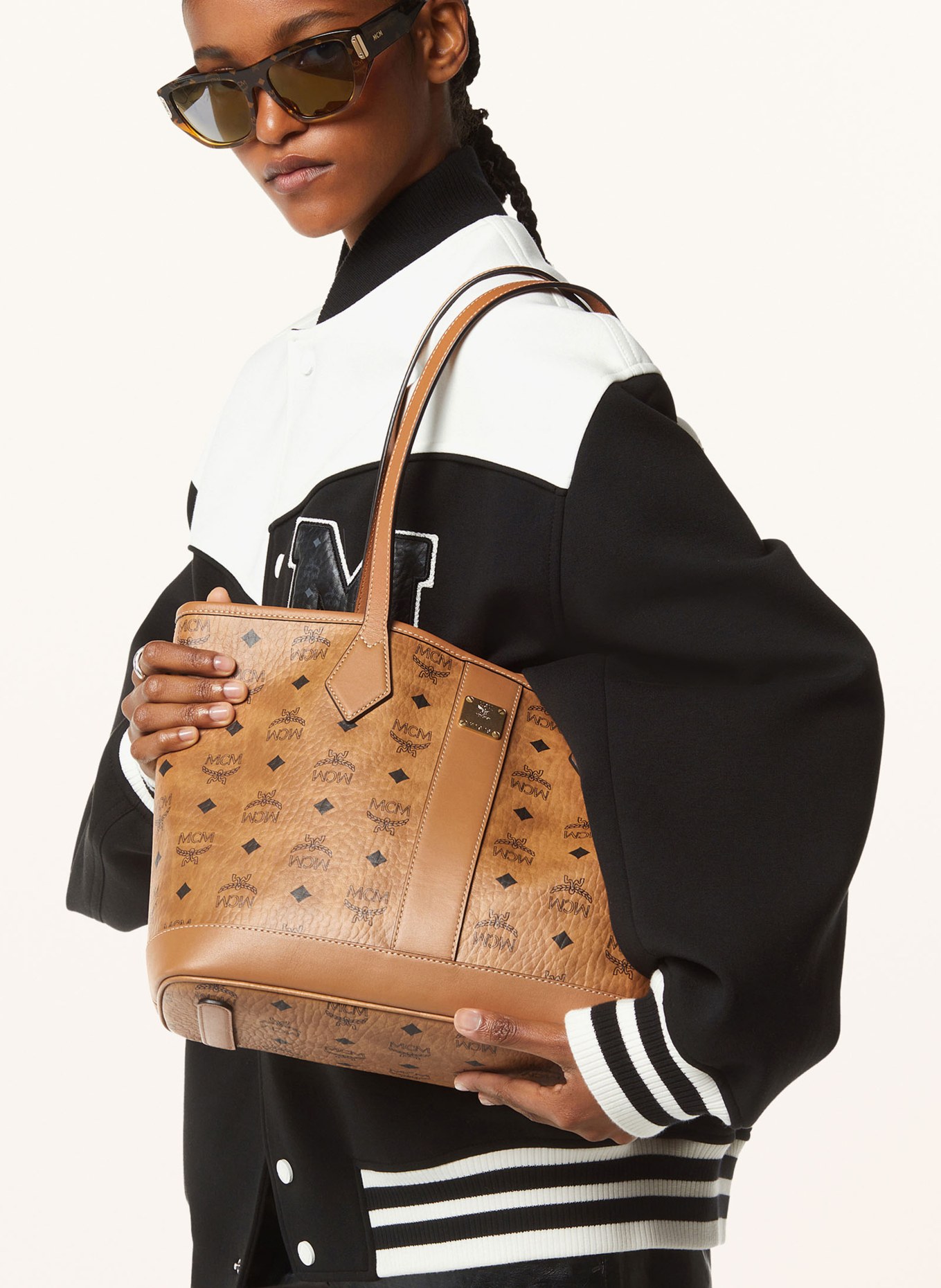 MCM Shopper LIZ mit Pouch: COGNAC / SCHWARZ