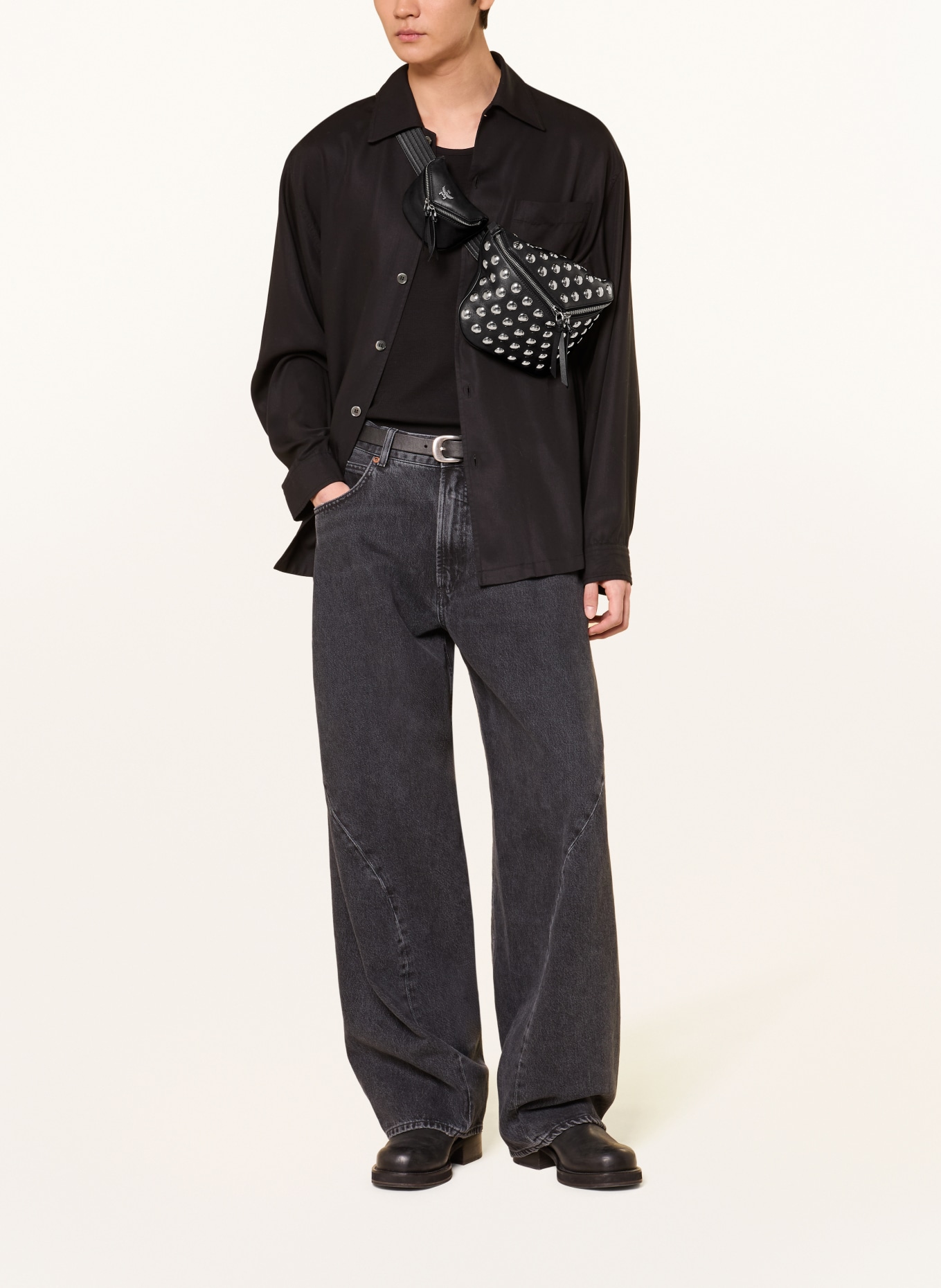 MCM Pásková taška DIAMOND 3D s nýty: ČERNÁ / STŘÍBRNÁ