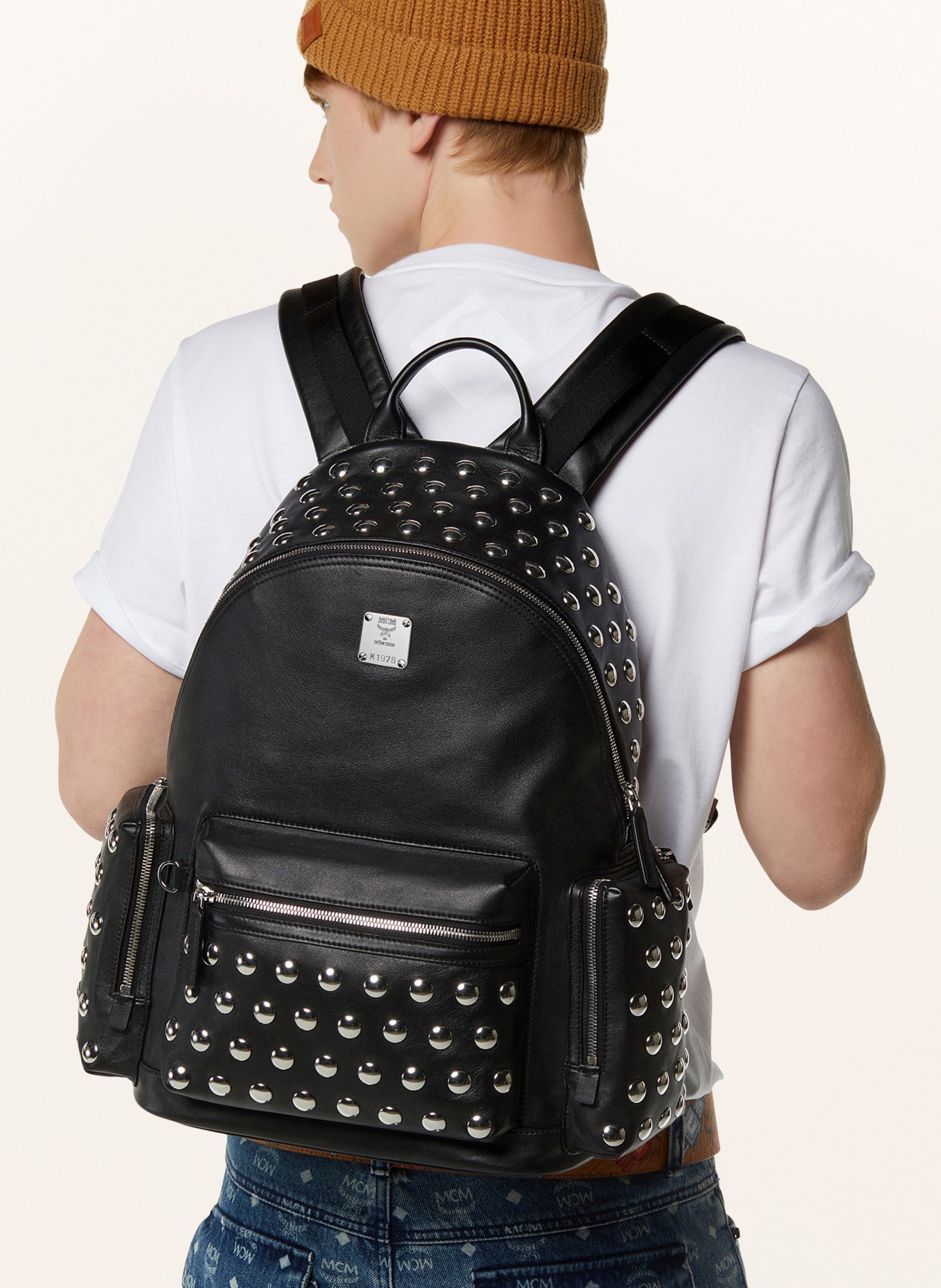 MCM Rucksack STARK mit Nieten und Laptop-Fach: SCHWARZ / SILBER