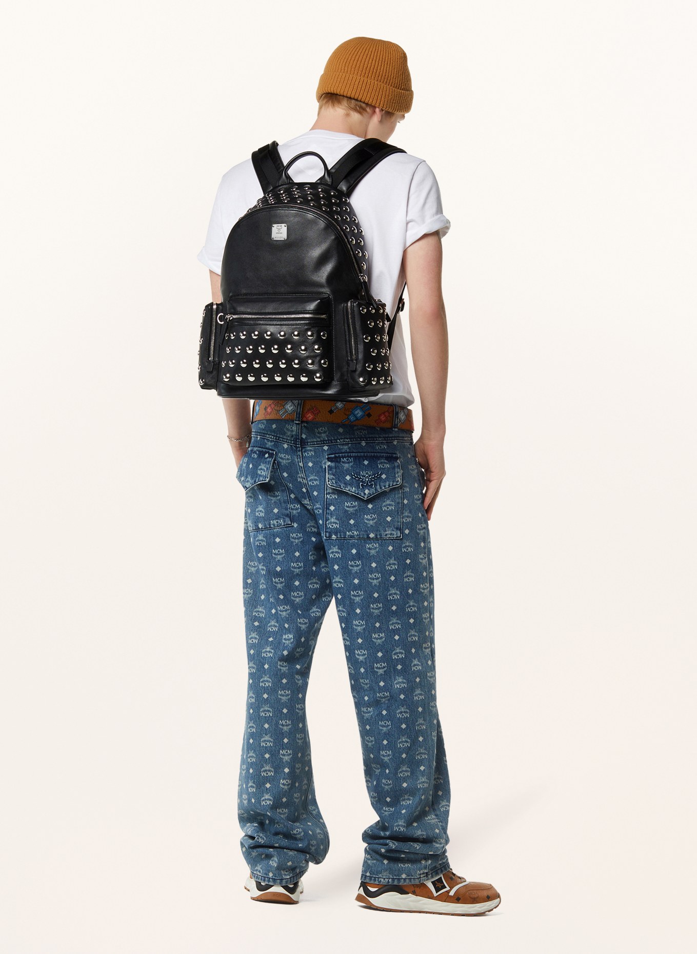 MCM Rucksack STARK mit Nieten und Laptop-Fach: SCHWARZ / SILBER