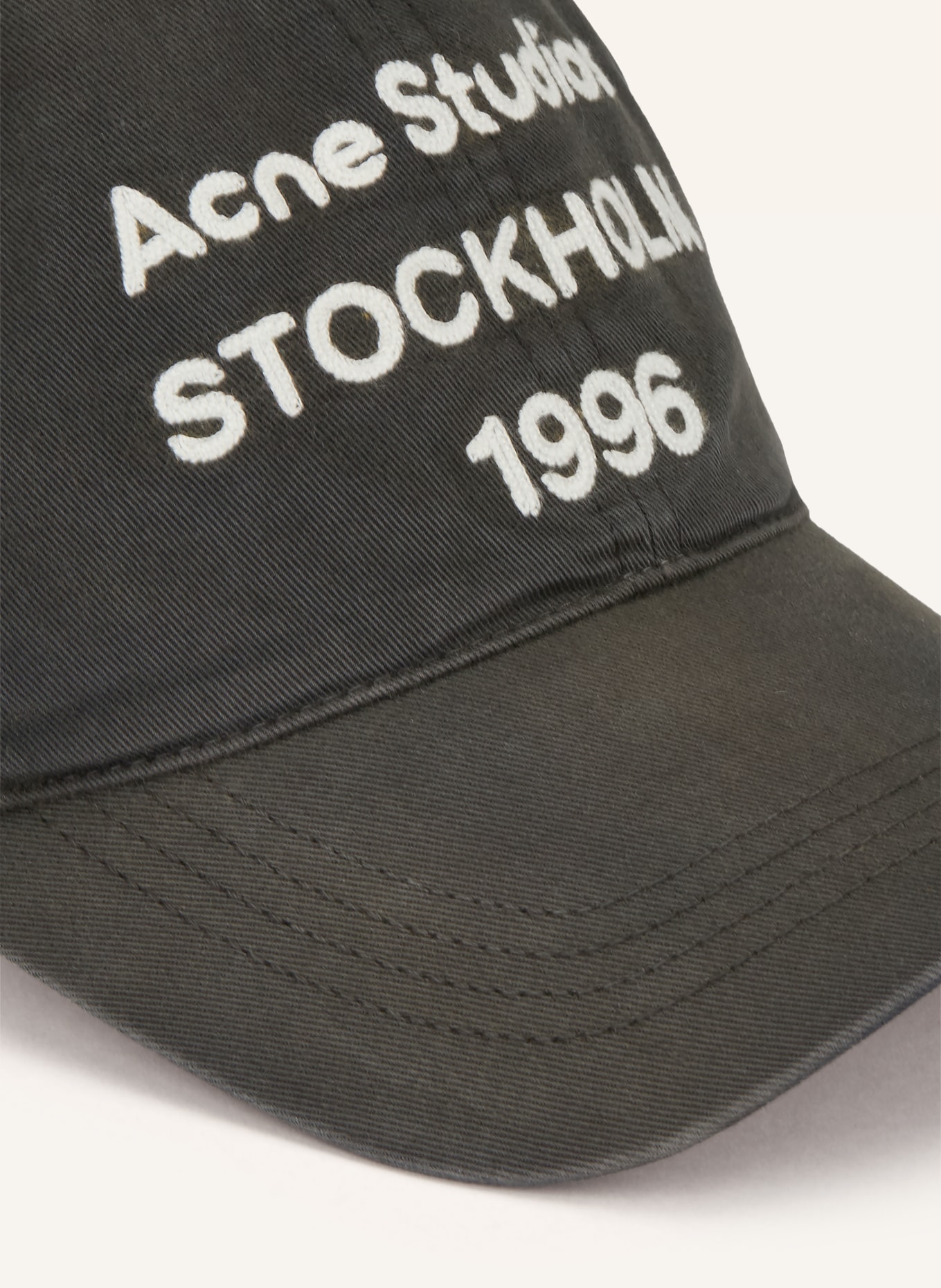 Acne Studios Cap: DUNKELGRAU / WEISS