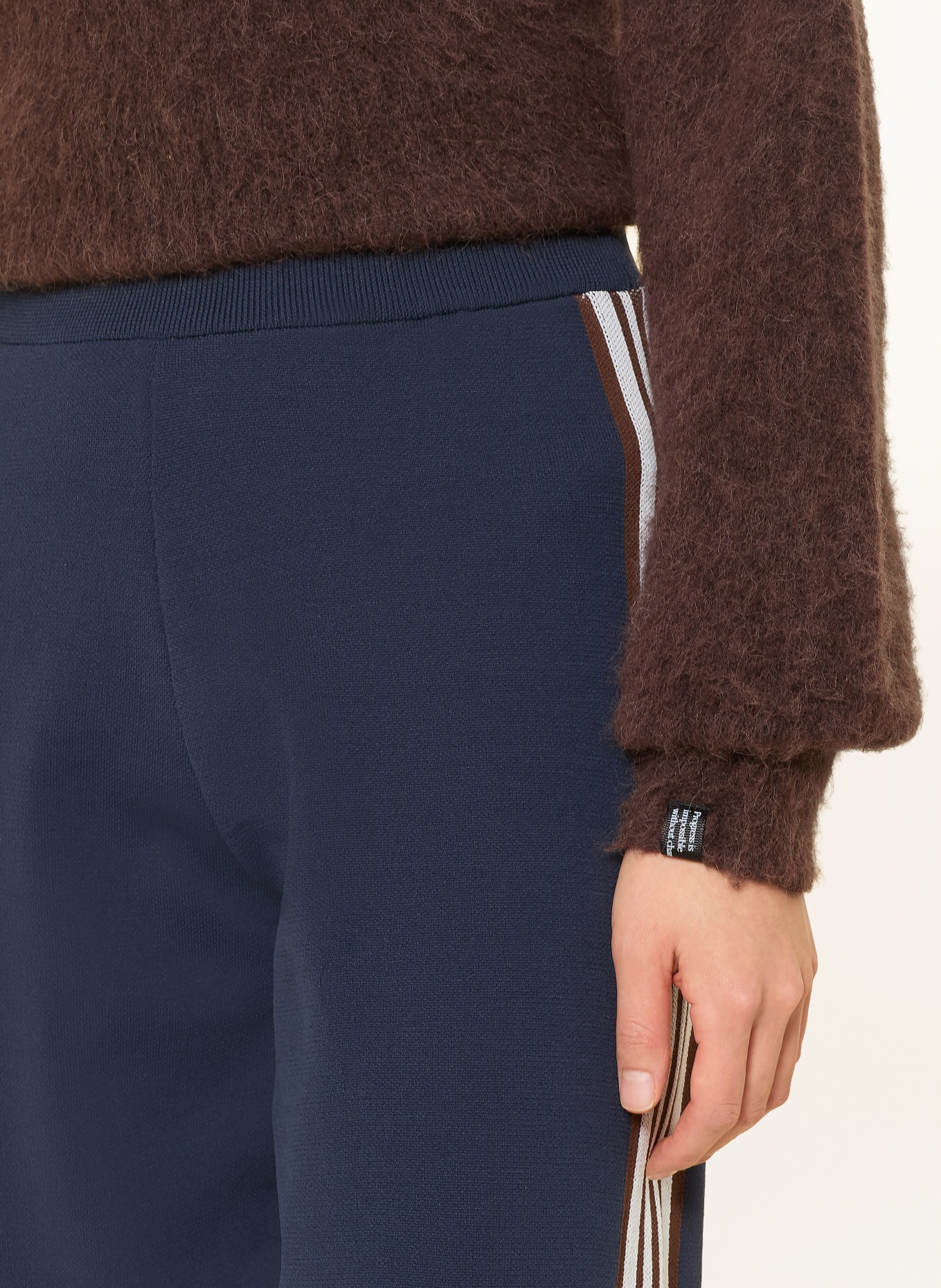 Rich & Royal Track Pants: DUNKELBLAU / BRAUN / CREME