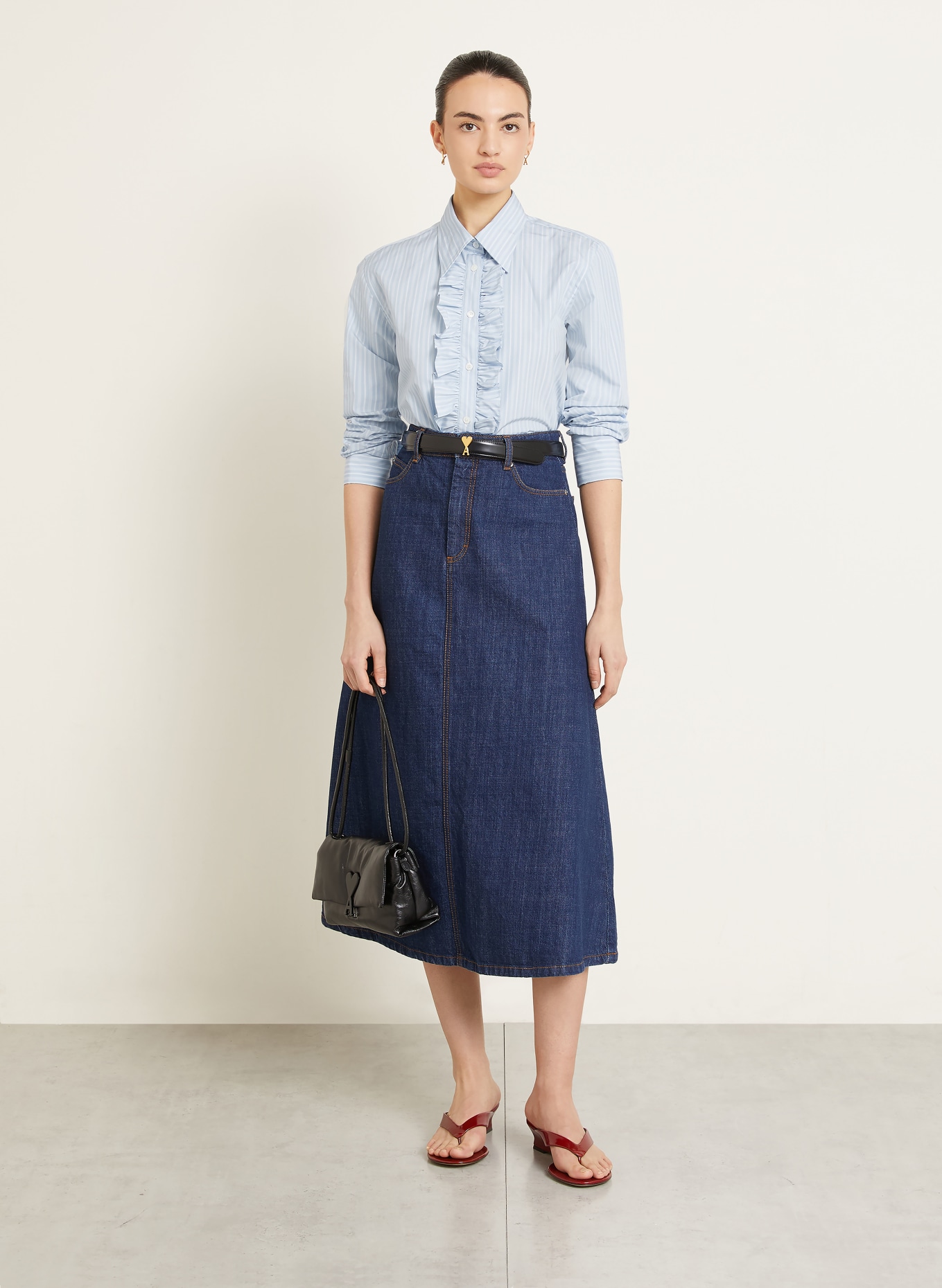 AMI PARIS Hemdbluse mit Rüschen: HELLBLAU / WEISS