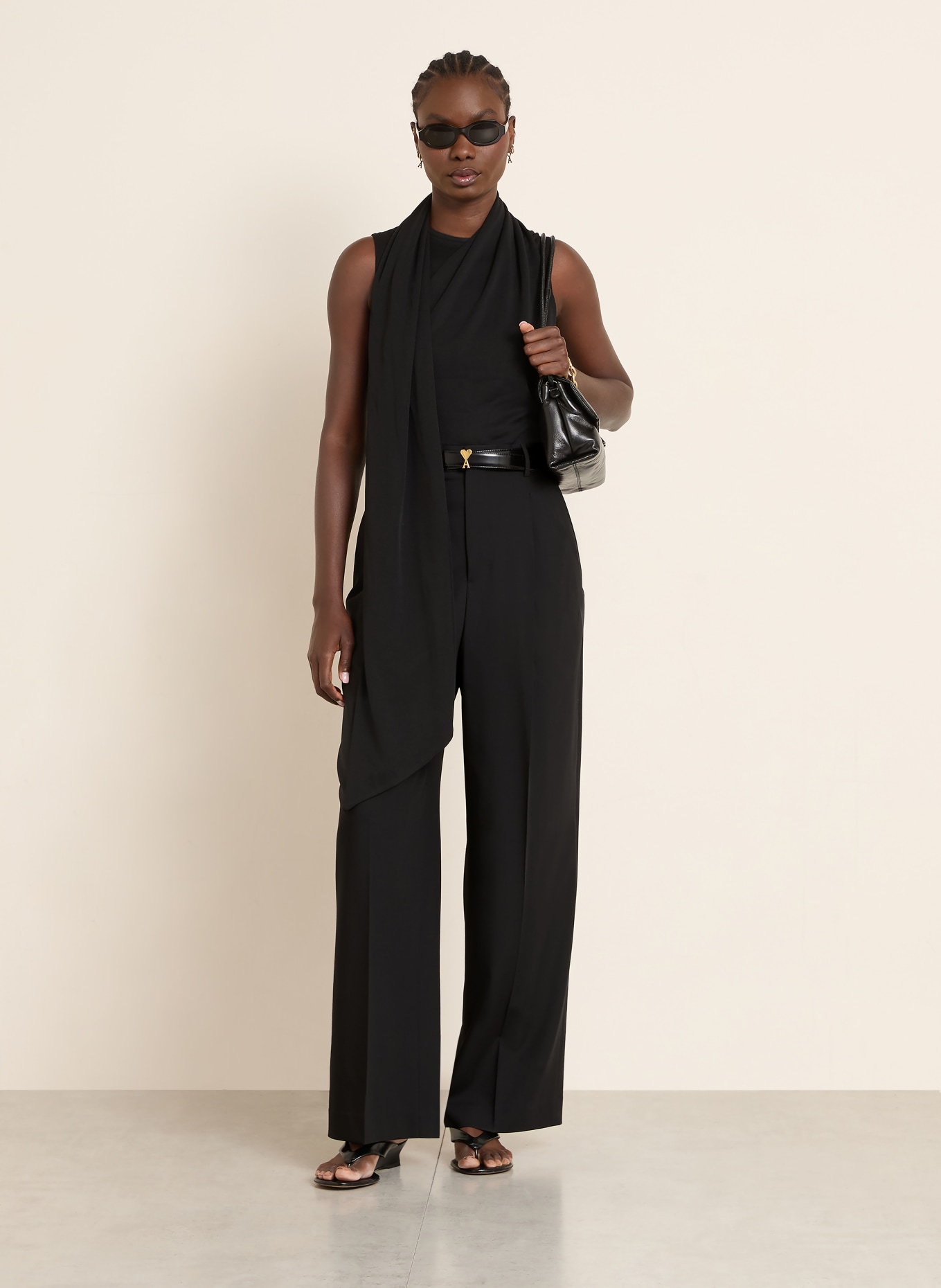 AMI PARIS Marlenehose: SCHWARZ